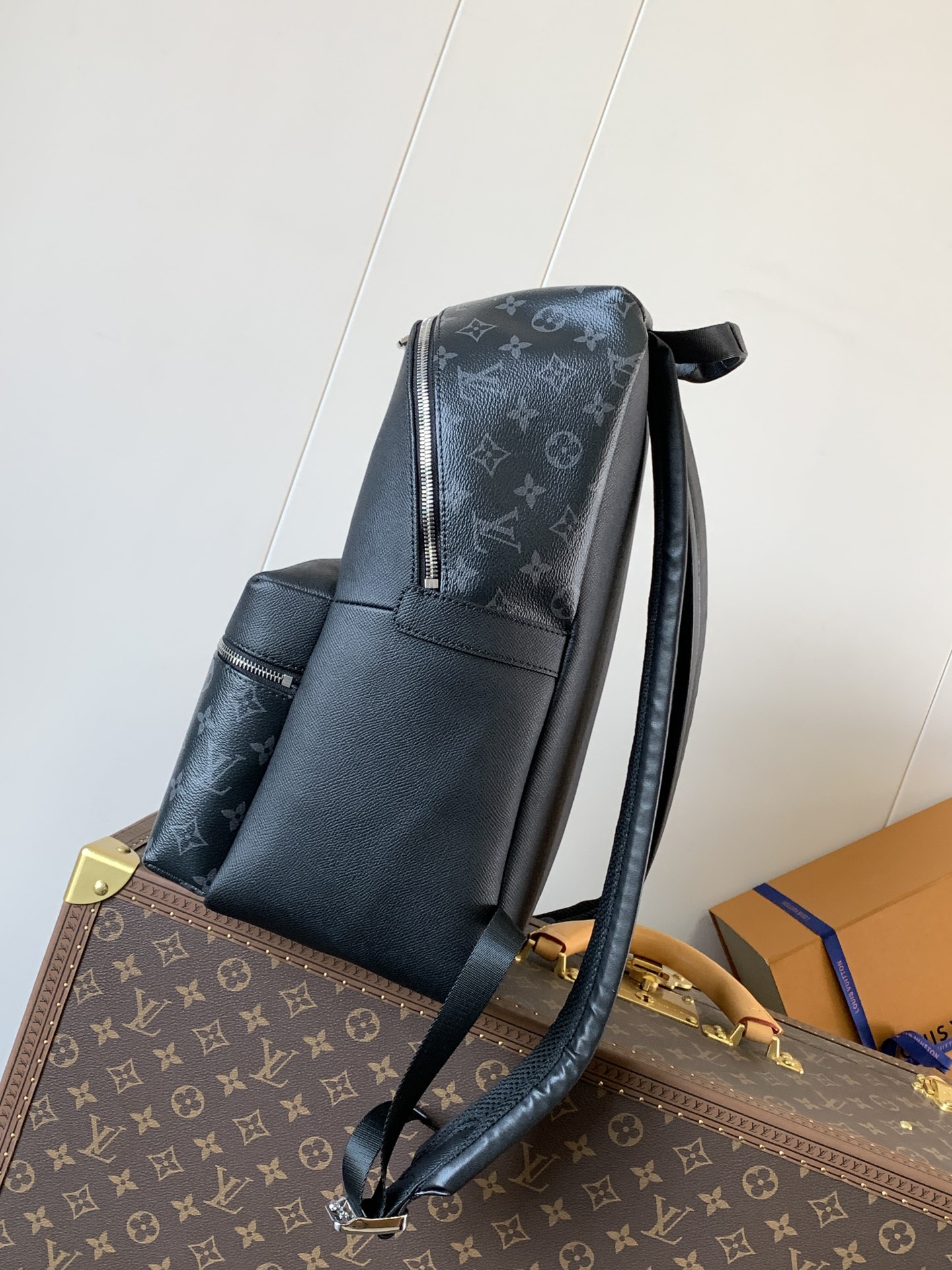 LV Men's Collection Bag M31033 Discovery Backpack PM