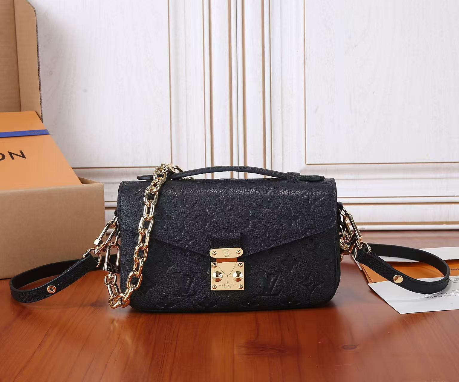Louis Vuitton lv Pochette Métis East West Handbag