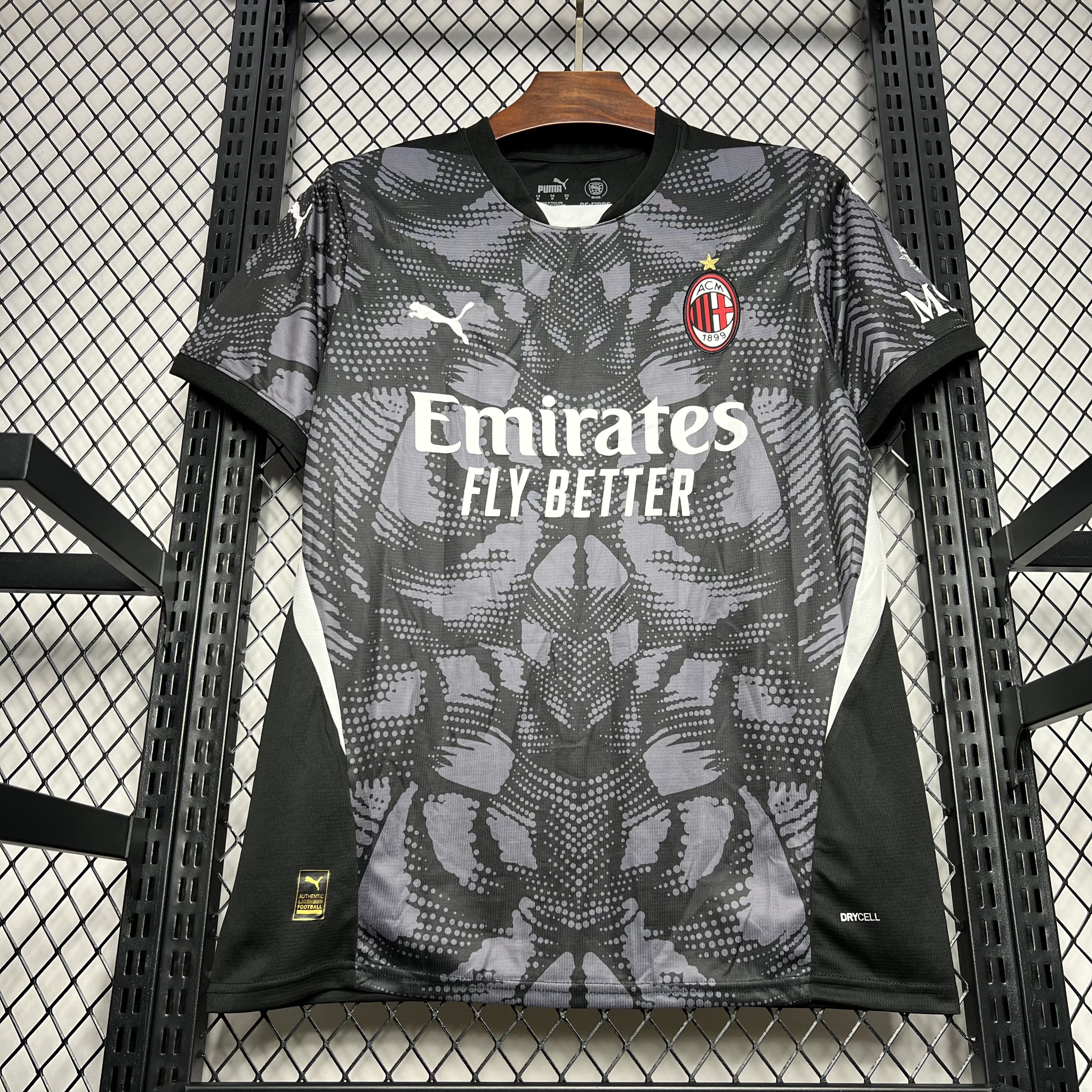 AC milan 24/250 goalkeeper black shirt