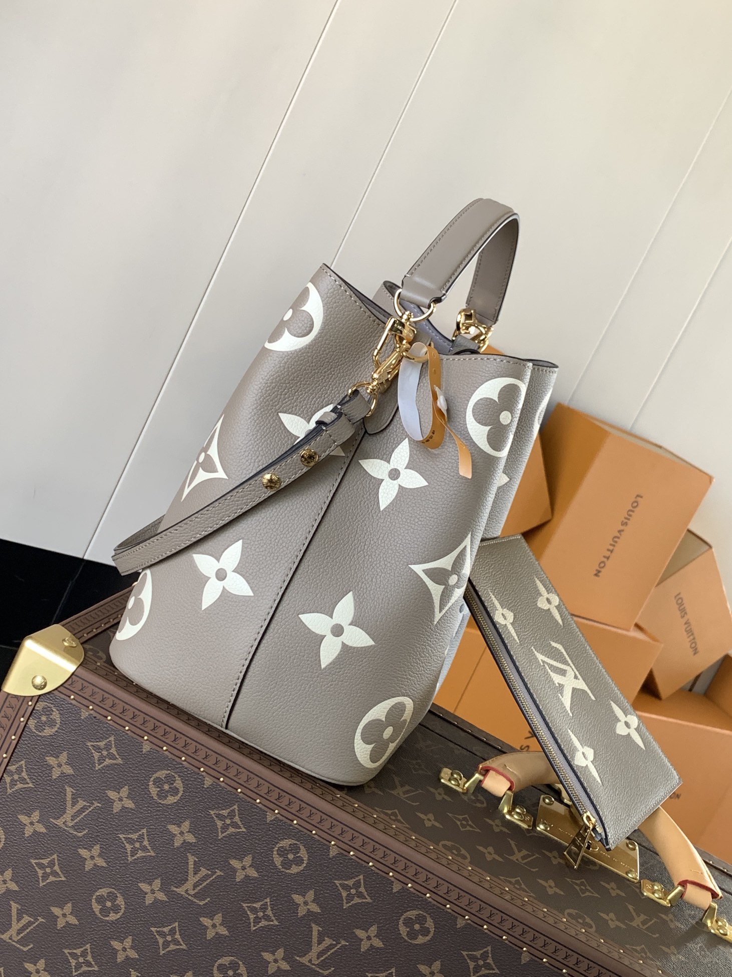 M45555 NéoNoé bucket bag MM in Bicolor Monogram Empreinte leather