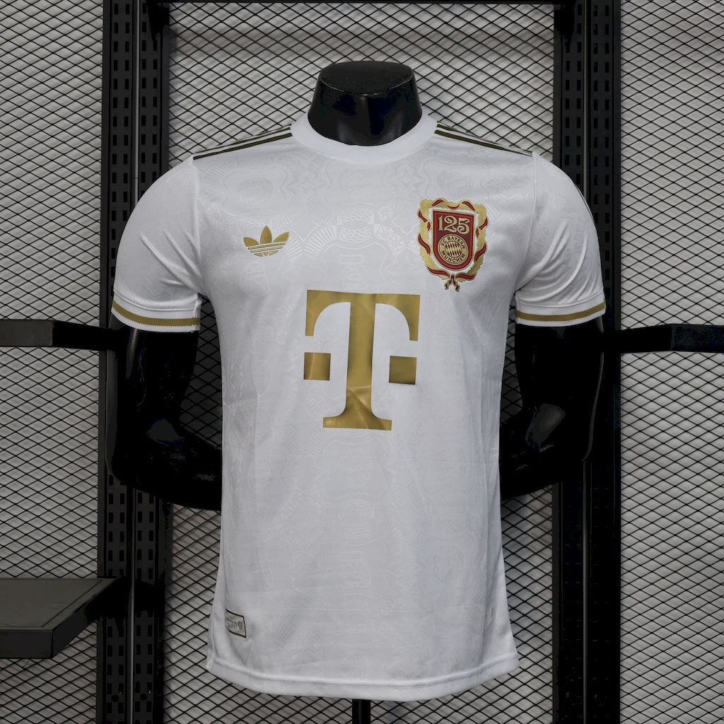 Player version Bayern 125th Year White Special