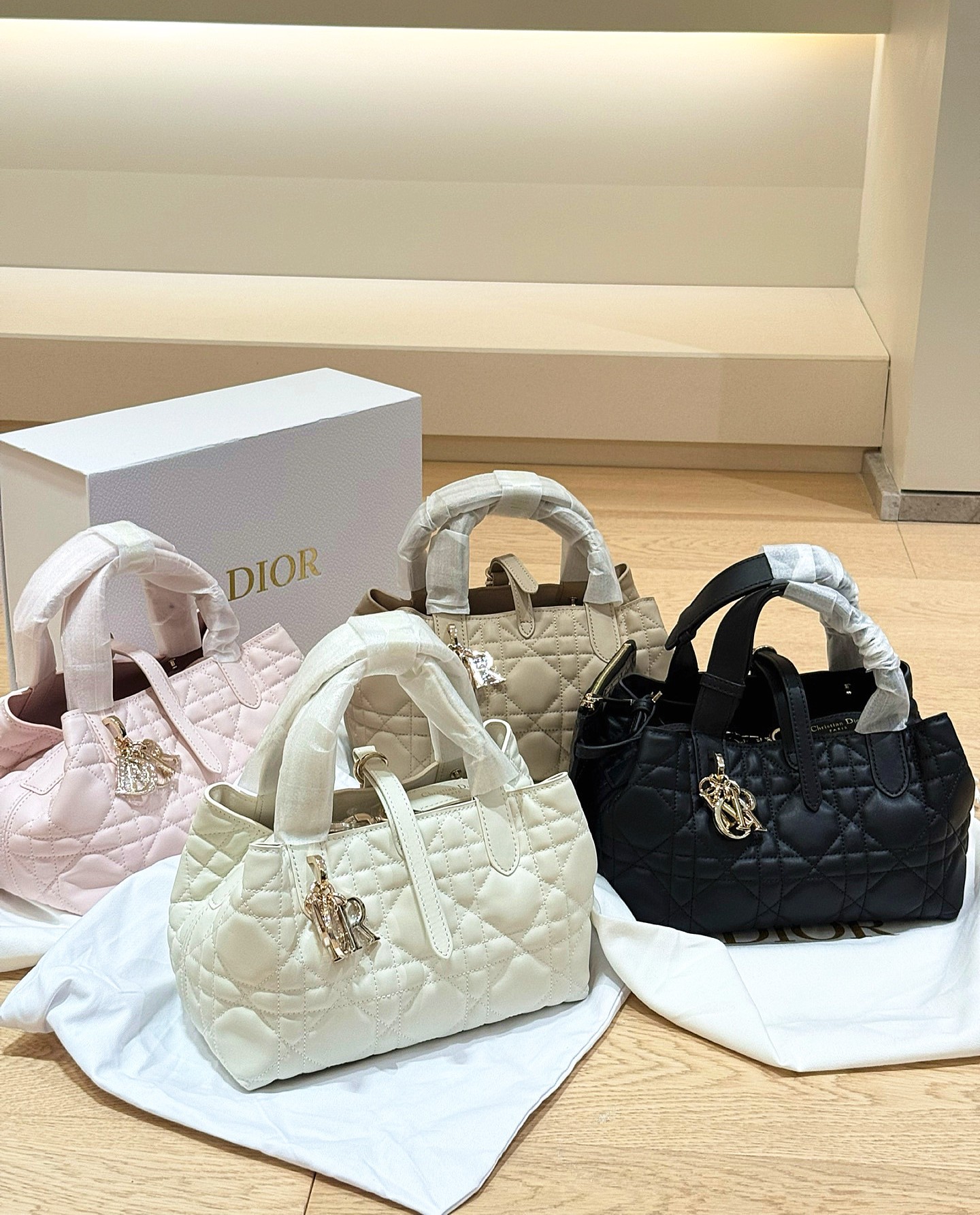 Dior Toujours Soft Cannage Leather Flexible Sides  Horizontal Tote Bag With Zipped Pouch - KAIROO