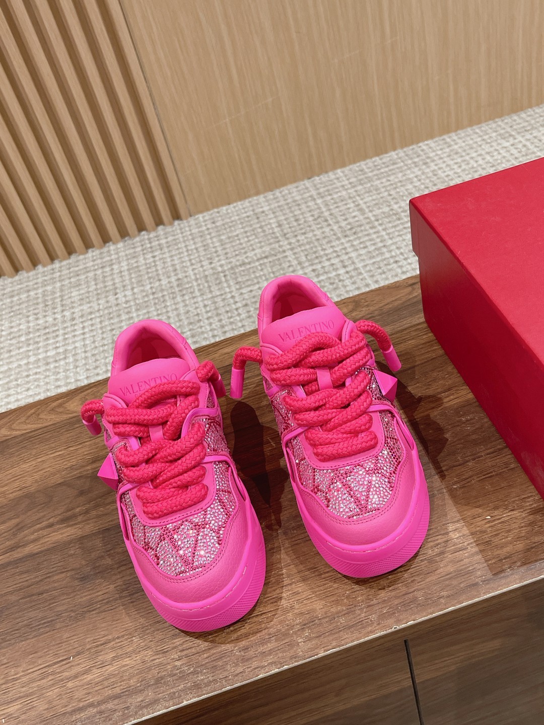 Valentino Garavani Pink Crystal Embroidered Fabric One Stud XL Low-Top Platform Sneakers Top Version - KAIROO