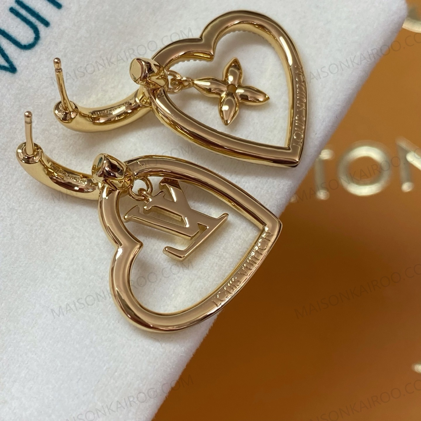 Louis Vuitton LV Iconic Heart Earrings - KAIROO