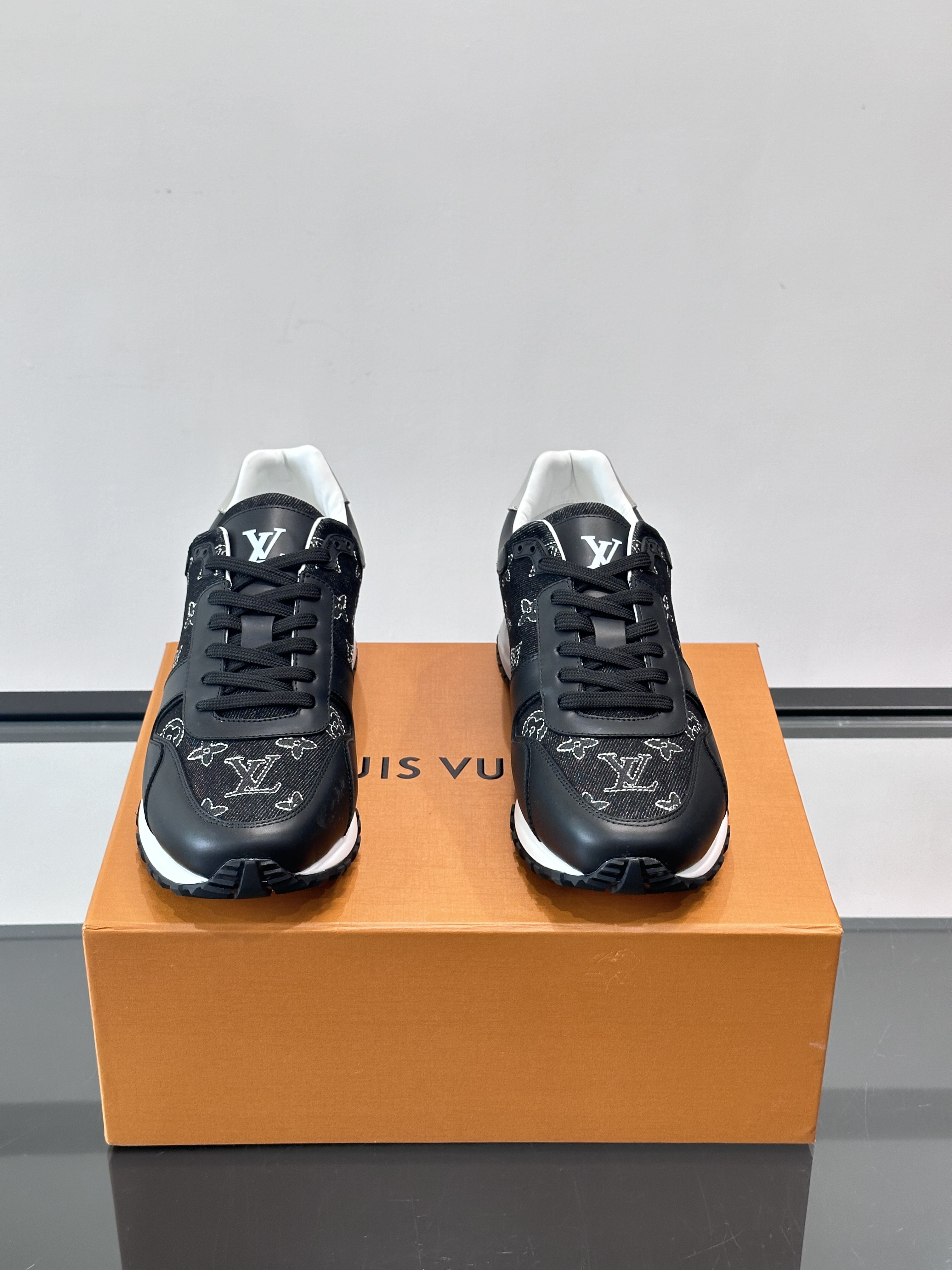 Men's LV Run Away Sneakear
