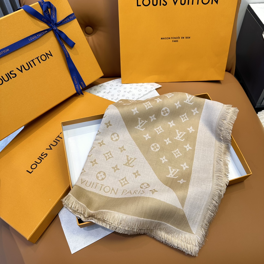 LV New Monogram Shawl