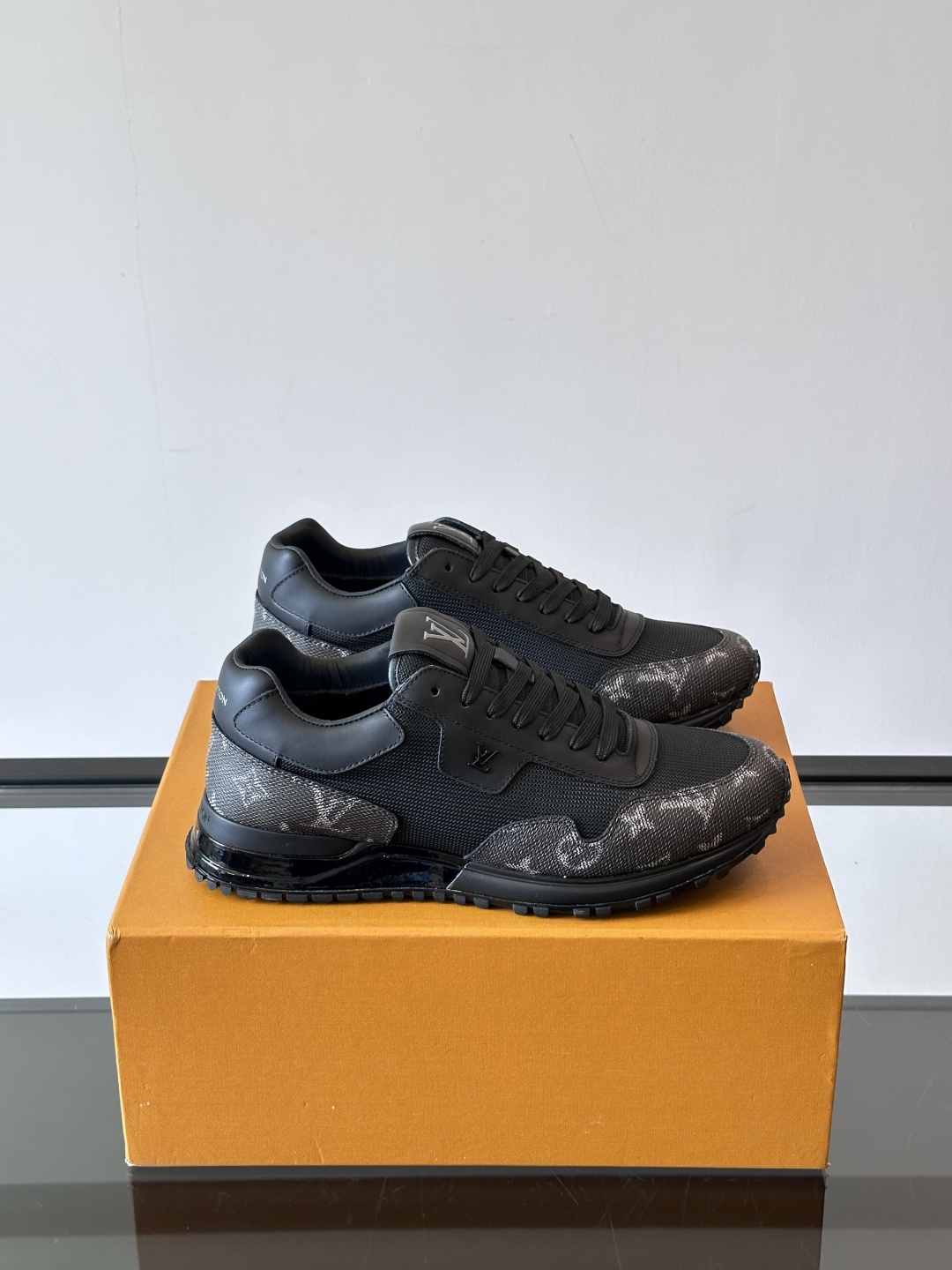 Men's LV Run Away Sneaker