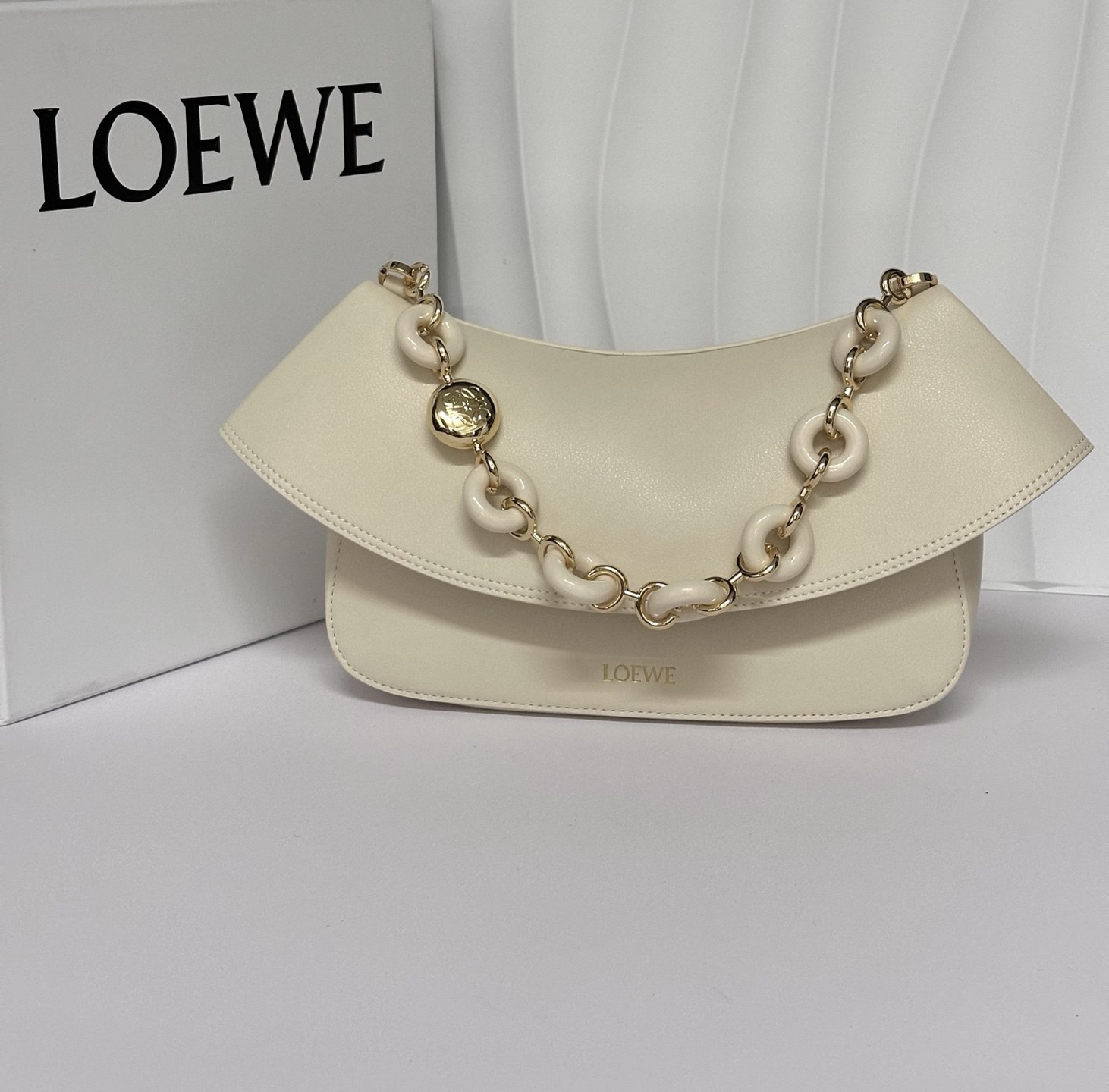 Loewe Cream Smooth Leather Pebble Anagram Donut Chain Link Flap Wave Hobo Shoulder Bag - KAIROO