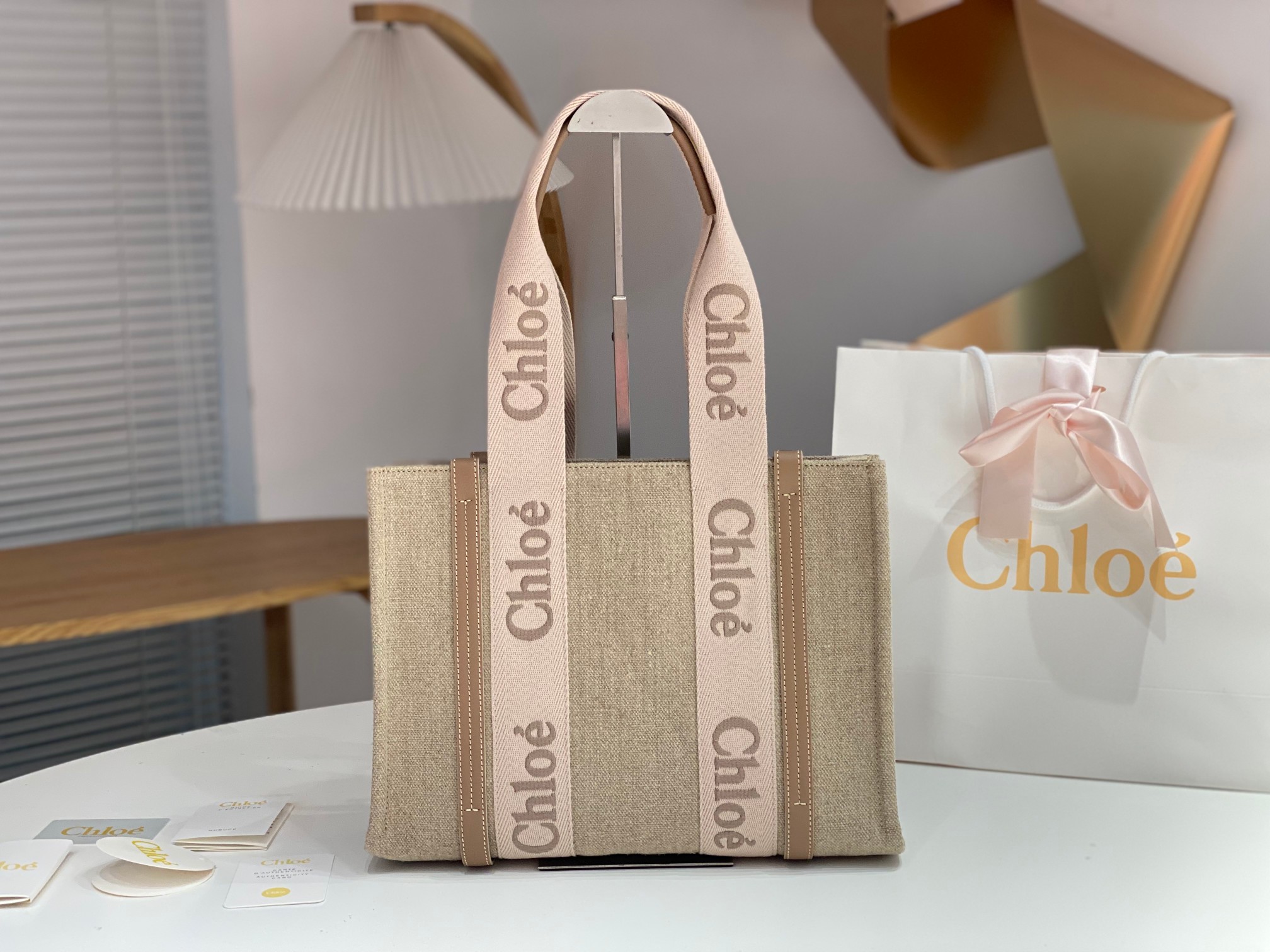 Chloe Medium Woody Tote Bag in Linen