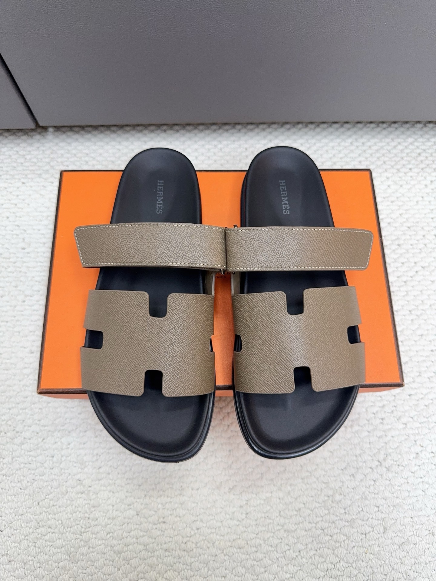 Hermes Chypre Unisex leather Sandals