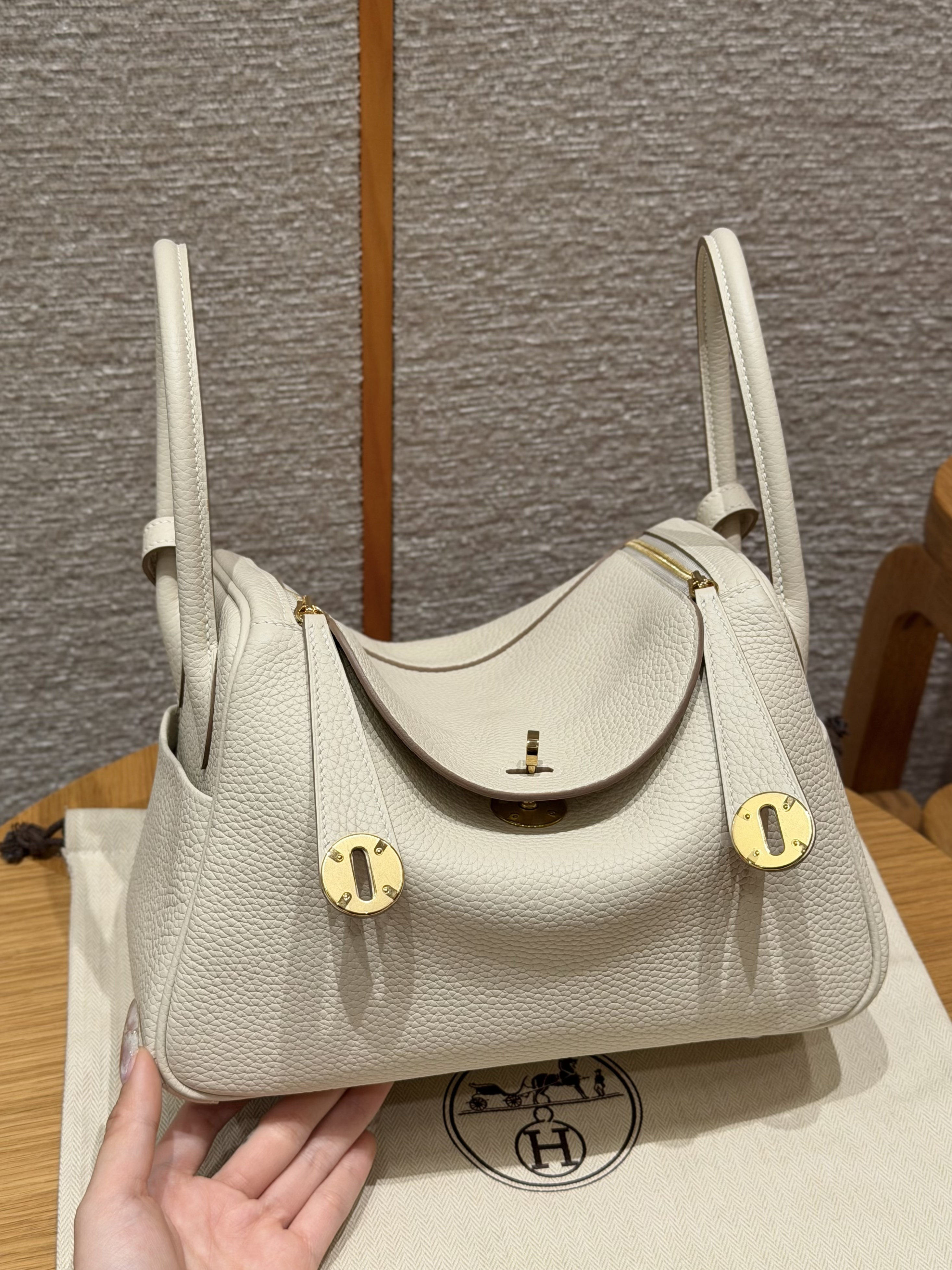 Hermes Craie Clemence Lindy 26