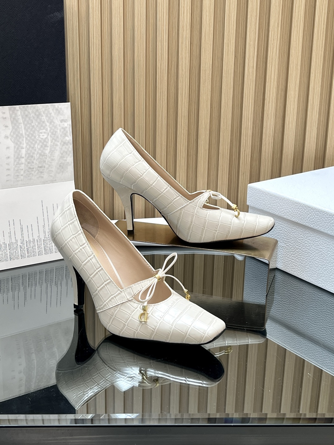 Dior White Muse Pump