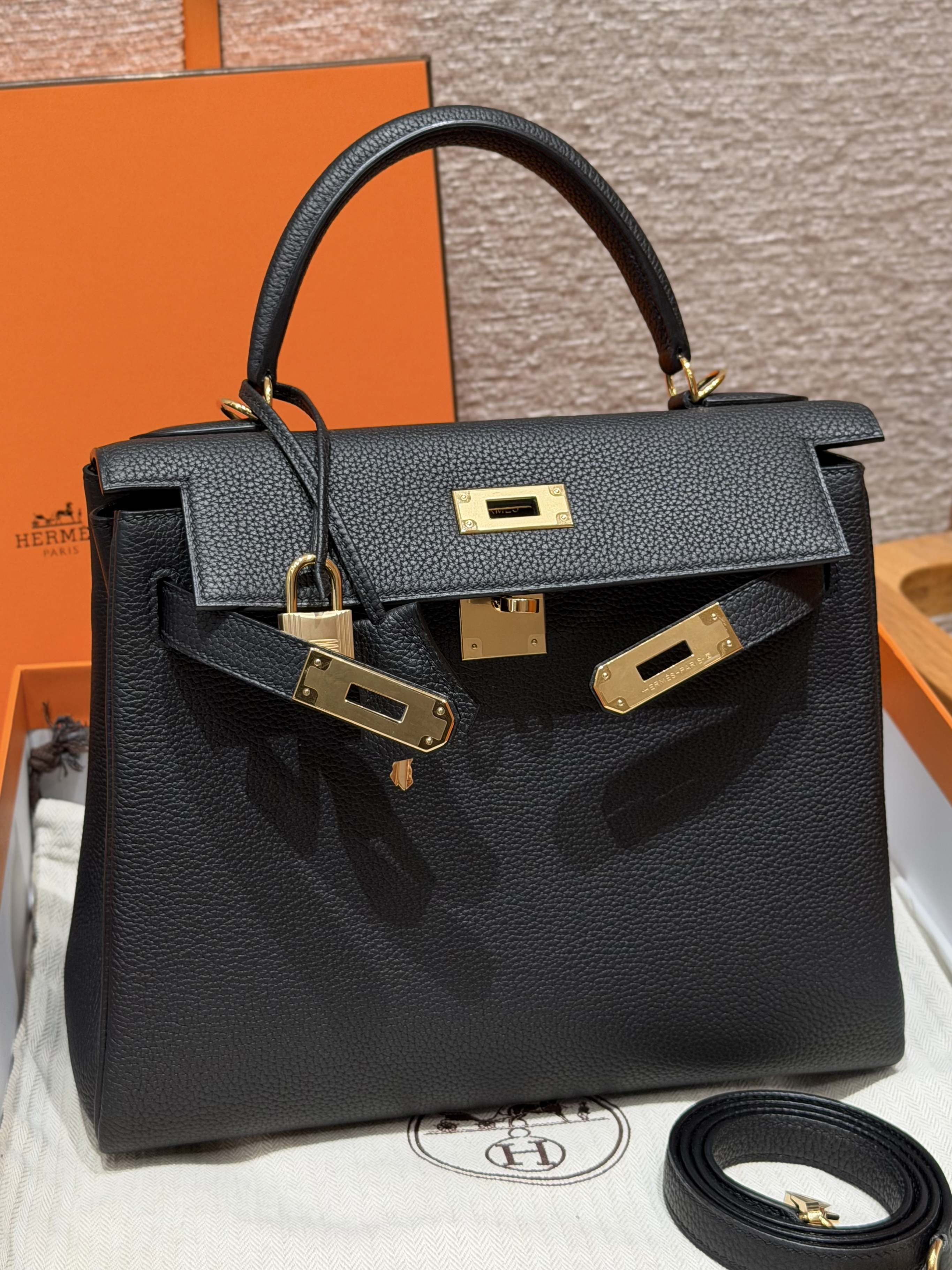 Hermes Black Togo Kelly 28