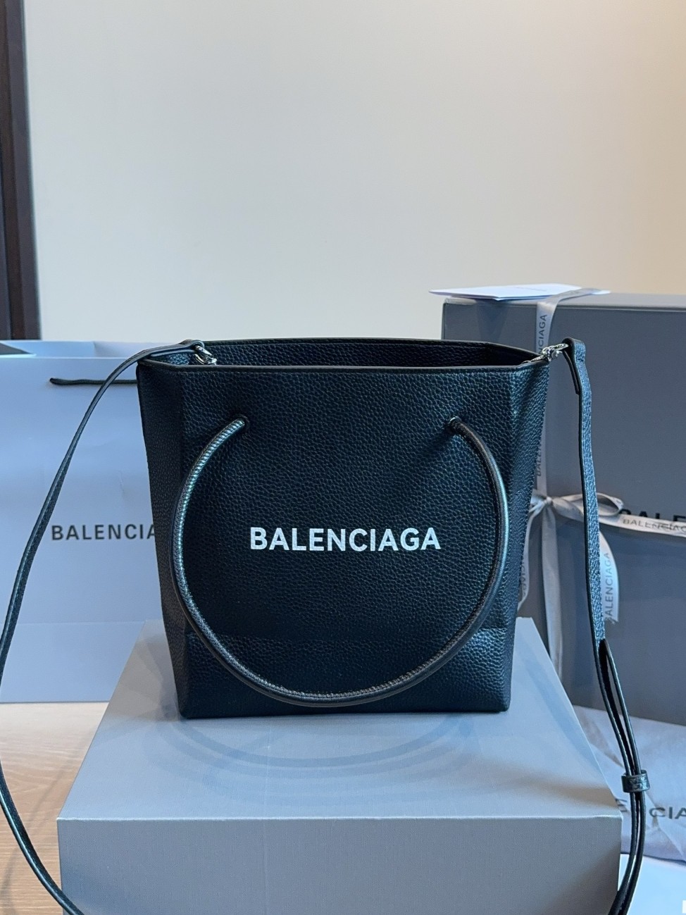 Balenciaga Everyday North-South Grained Leather Logo Print Detachable Strap Tote Bag - KAIROO