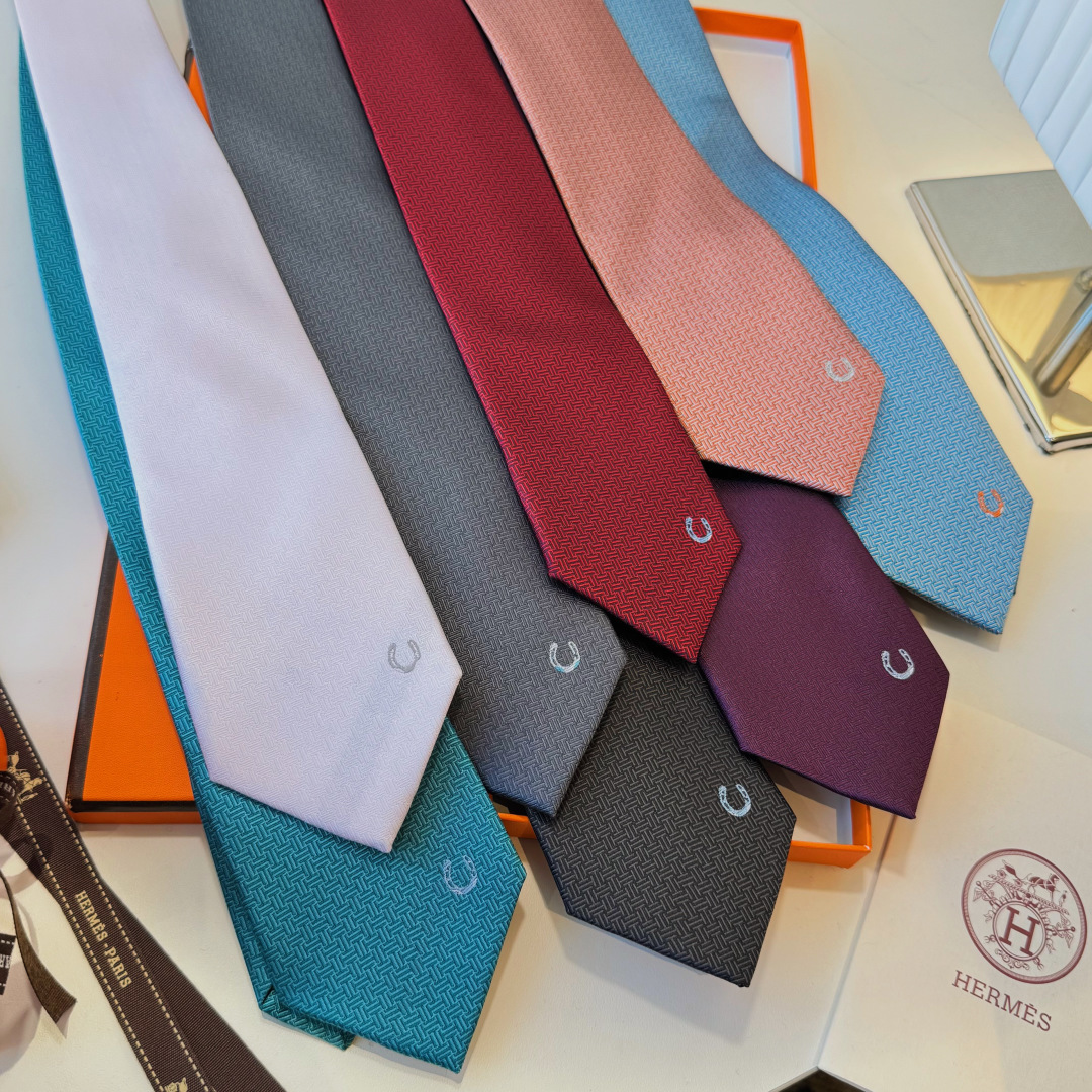 Hermès Classic Twill Silk Horseshoe Tie - Subtle Aristocratic Style - KAIROO