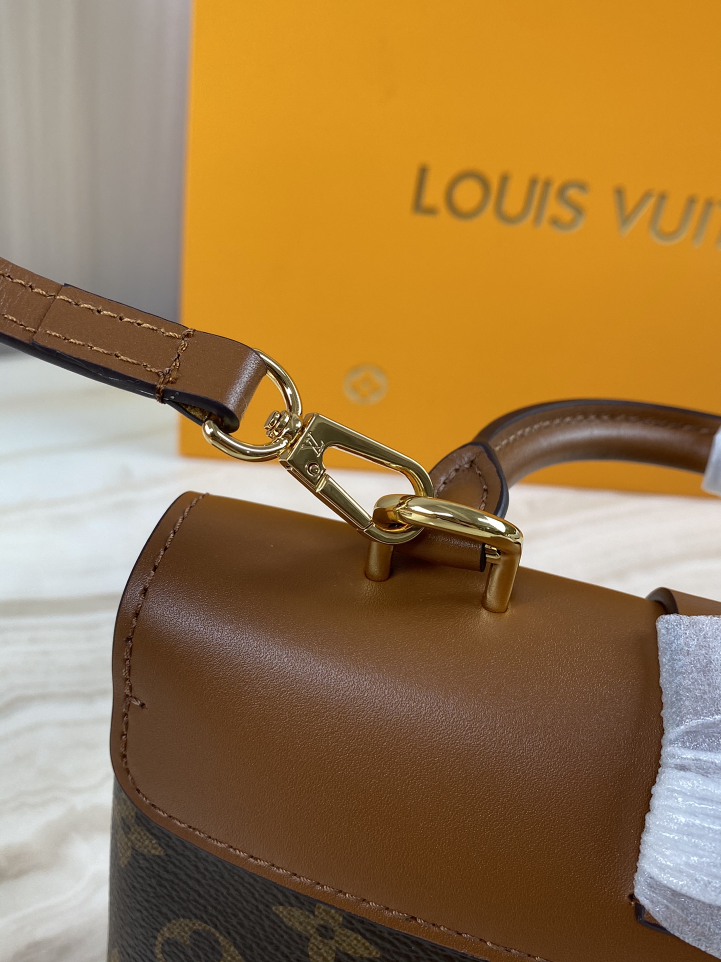 Louis Vuitton LV Locky BB M44654