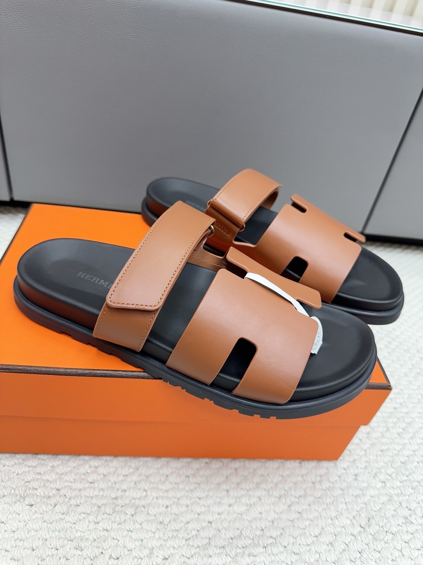Hermes Chypre Unisex leather Sandals