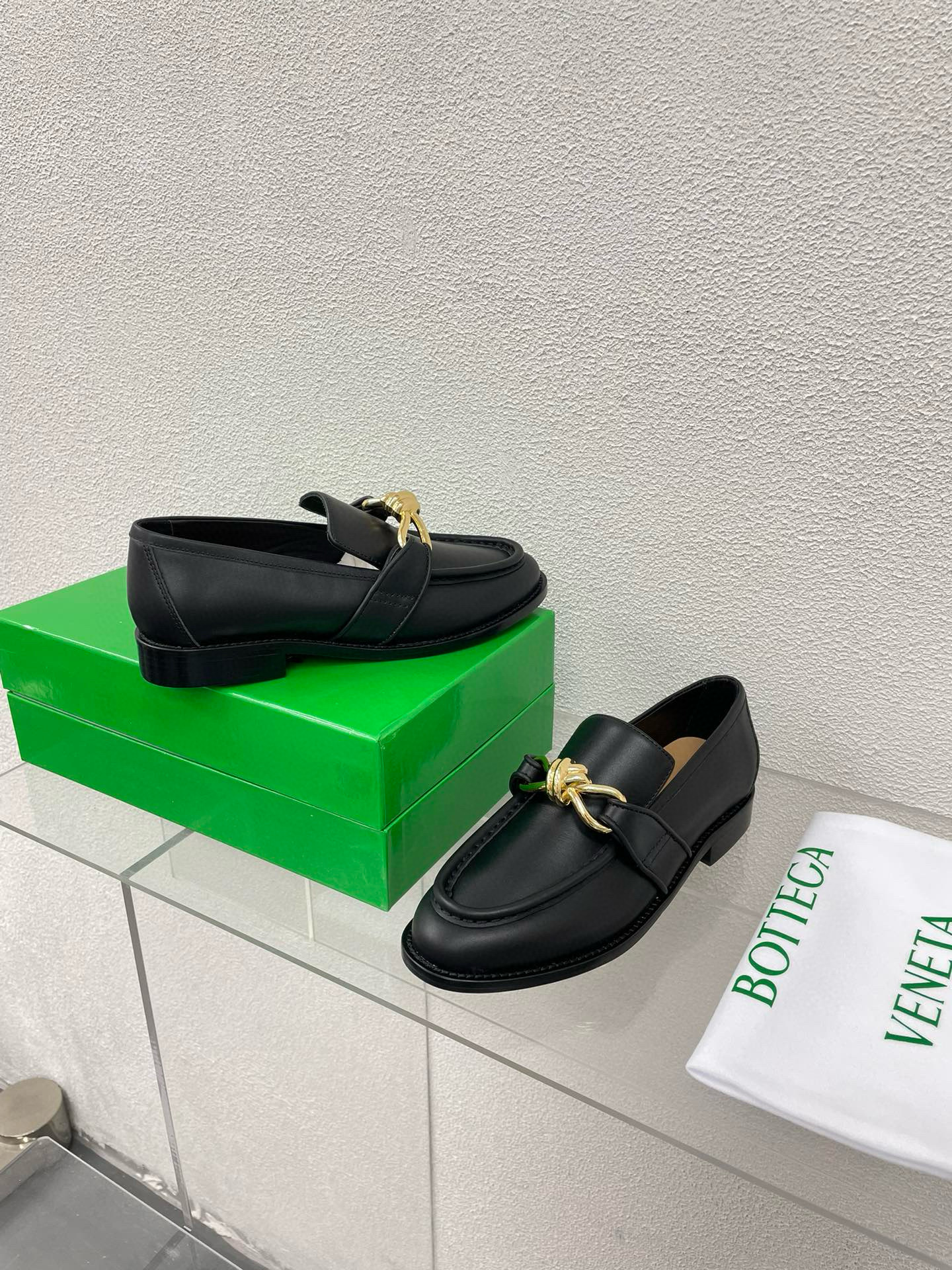 Bottega Unisex Astaire Leather Loafer in Black Gold