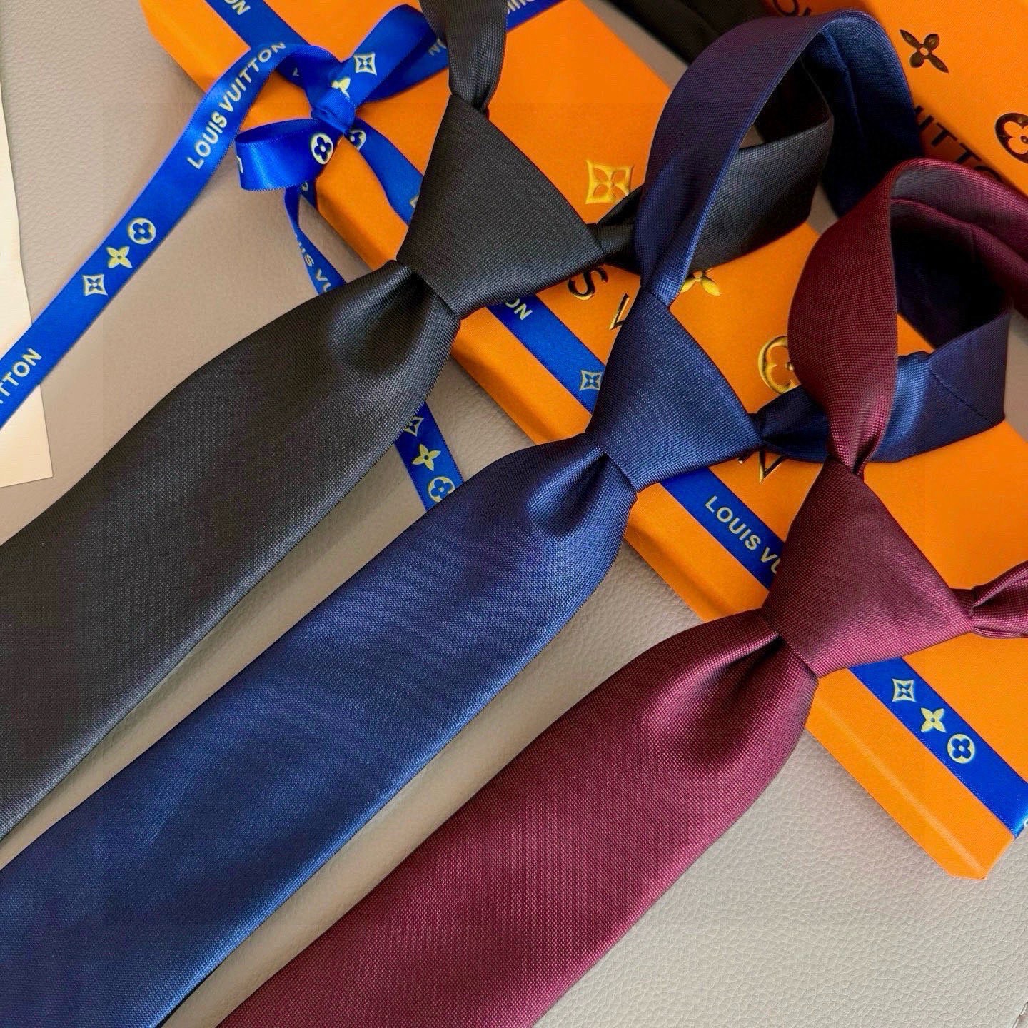 Louis Vuitton Classic Business Silk Tie - Essential for Business Elites - KAIROO