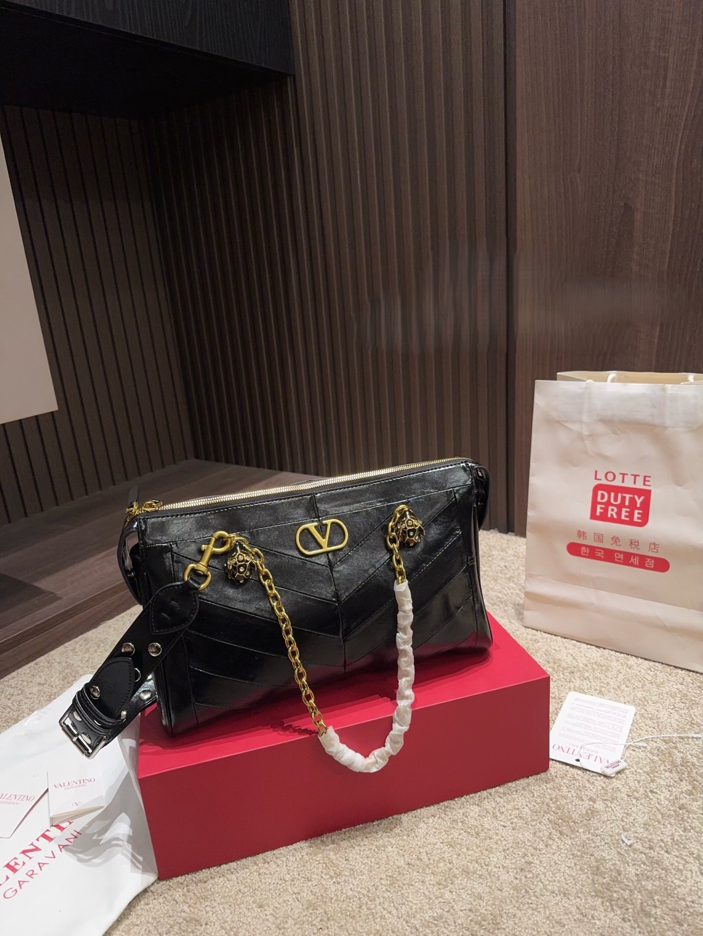 Valentino Garavani Panthea Black Chevron Quilted Color-block Leather Enameled Feline Head Shoulder Bag - KAIROO