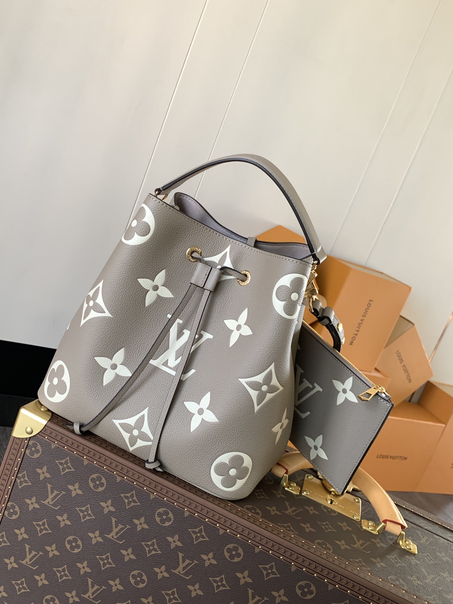 M45555 NéoNoé bucket bag MM in Bicolor Monogram Empreinte leather