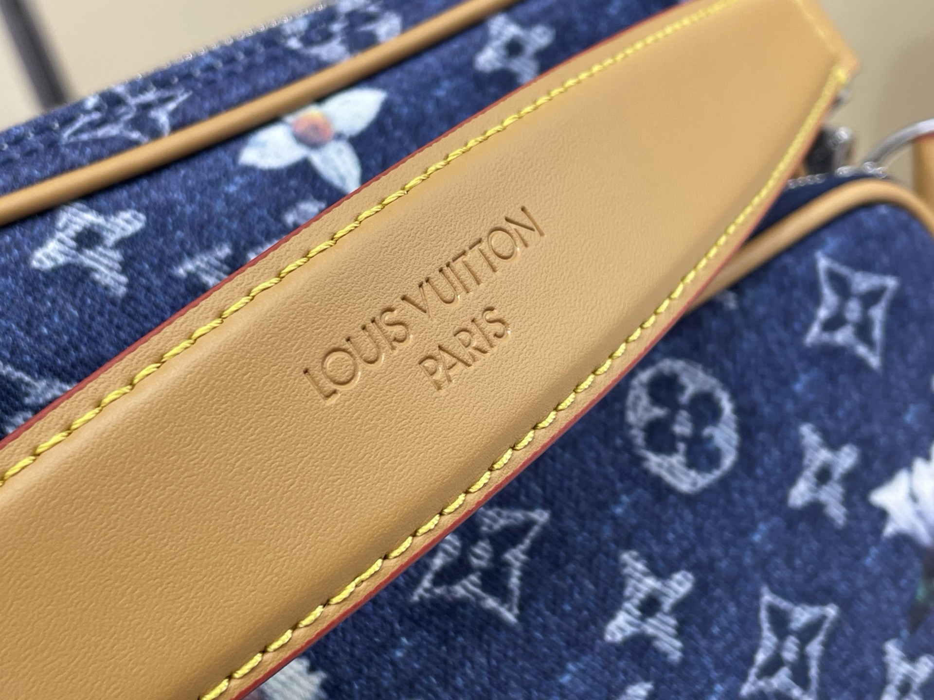 Louis Vuitton batch NIL mailman handbag m27553