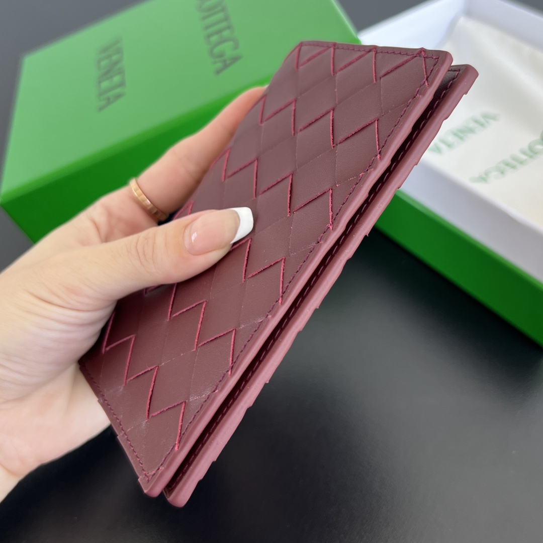 Bottega Veneta Passport Holder in  Intreccio Leather