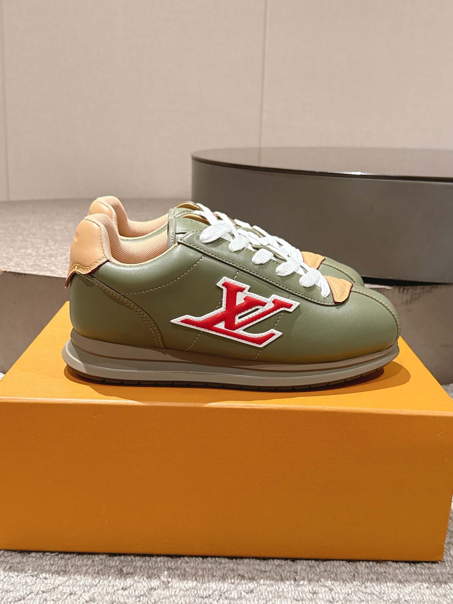 Louis Vuitton LV Unisex Buttersoft sneaker