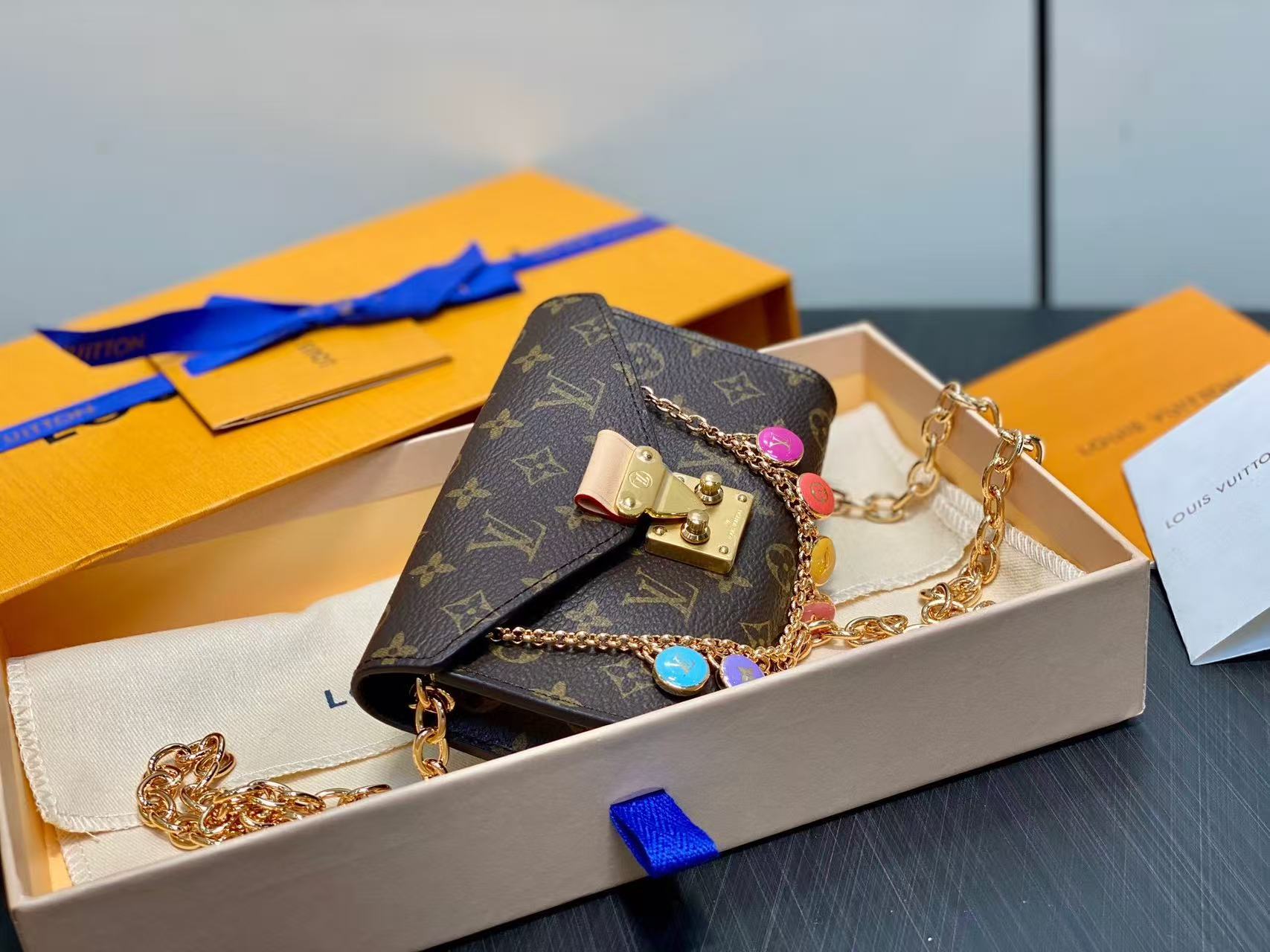 Louis Vuitton LV Pouch Metis chain waist bag