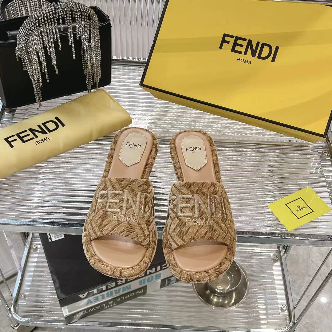 Fendi Women's leather Heeled Mules