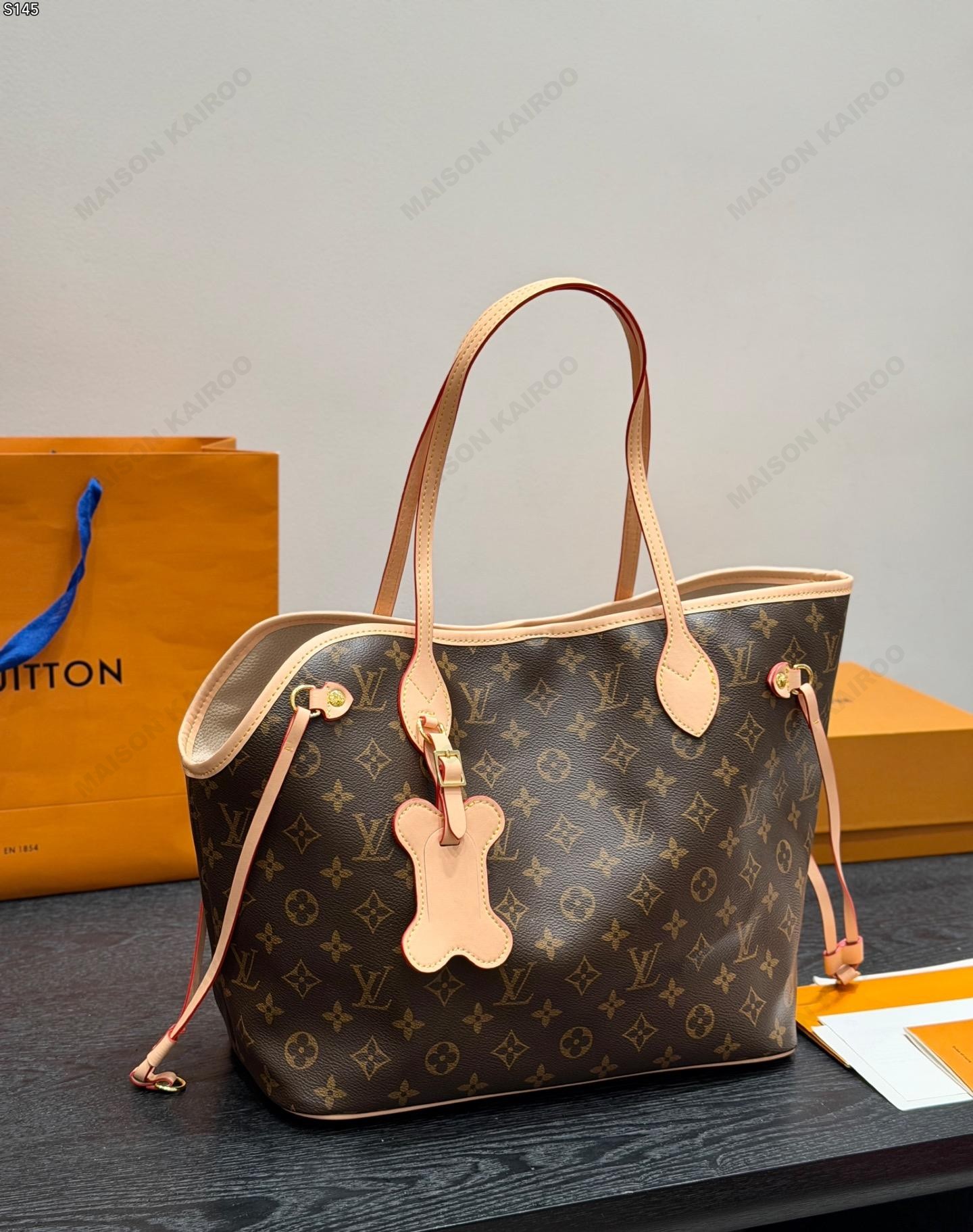 Louis Vuitton Neverwoof MM Pet Carrier Class Monogram Canvas Bone Tag Charm Tote Bag - KAIROO