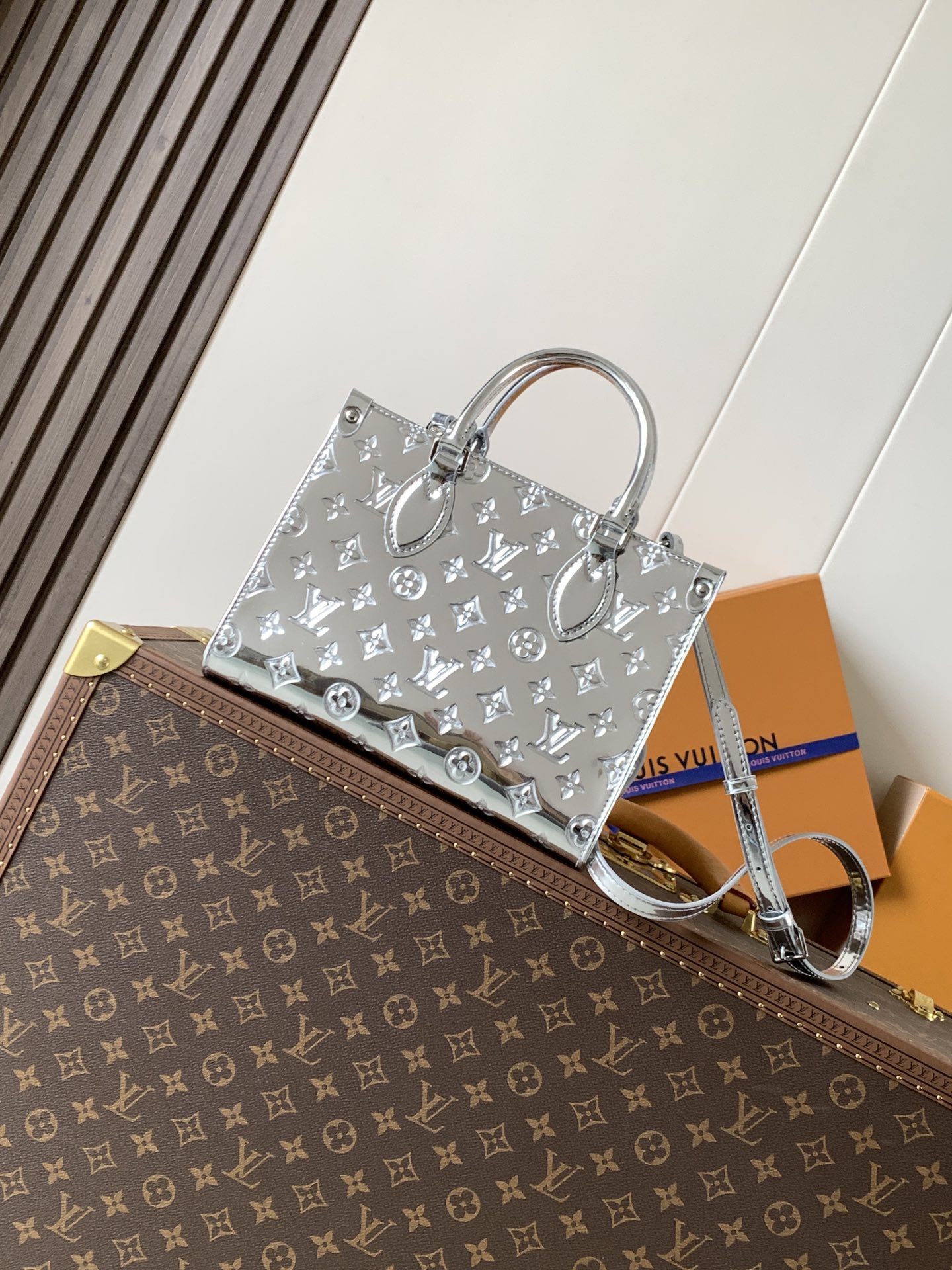 M26373  LV Ski Onthego PM Bag in Silver Monogram Miroir