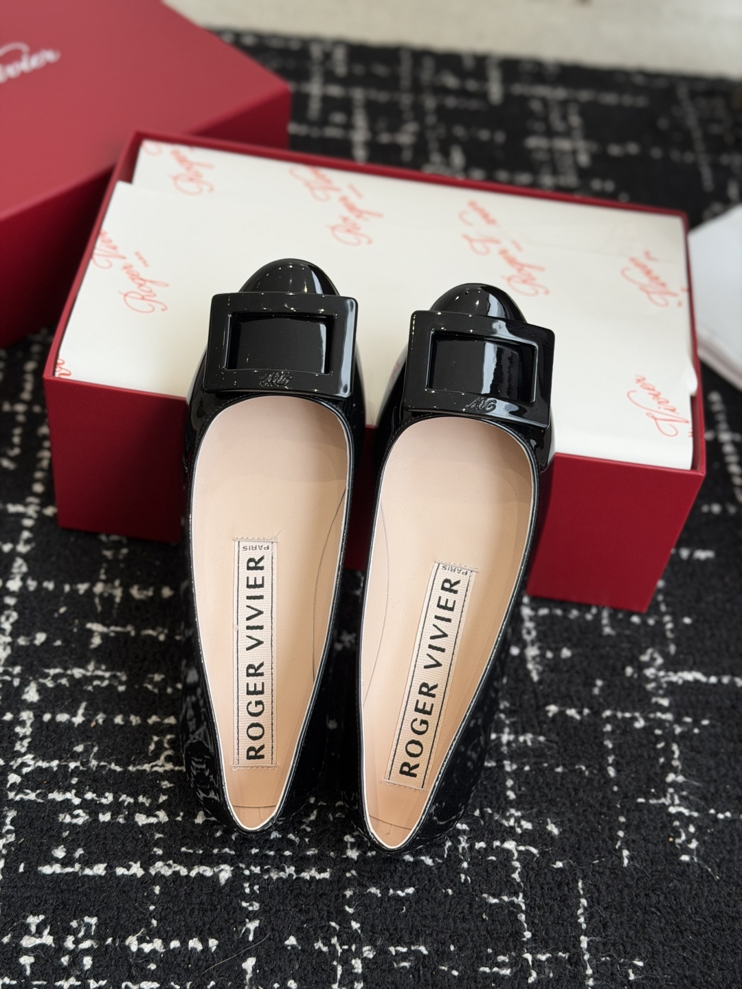 Roger Vivier Shiny leather Flat Ballets