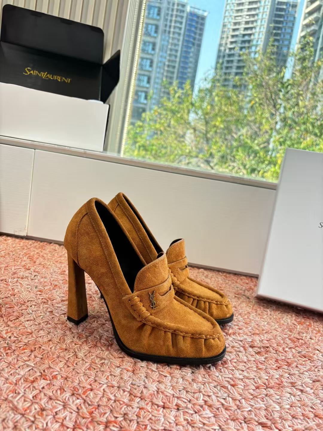 Saint Laurent Le Loafer Pump