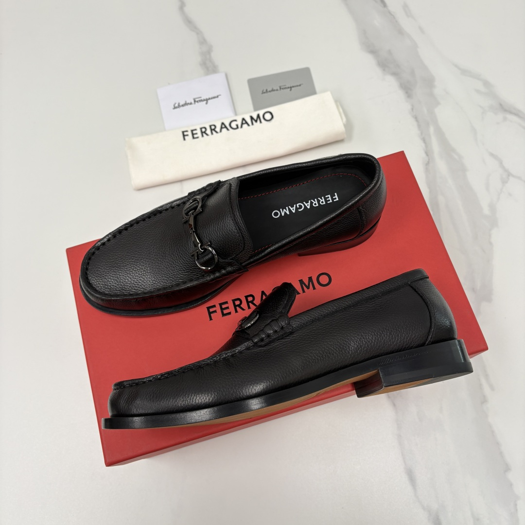 Ferragamo Men's leather Loafer