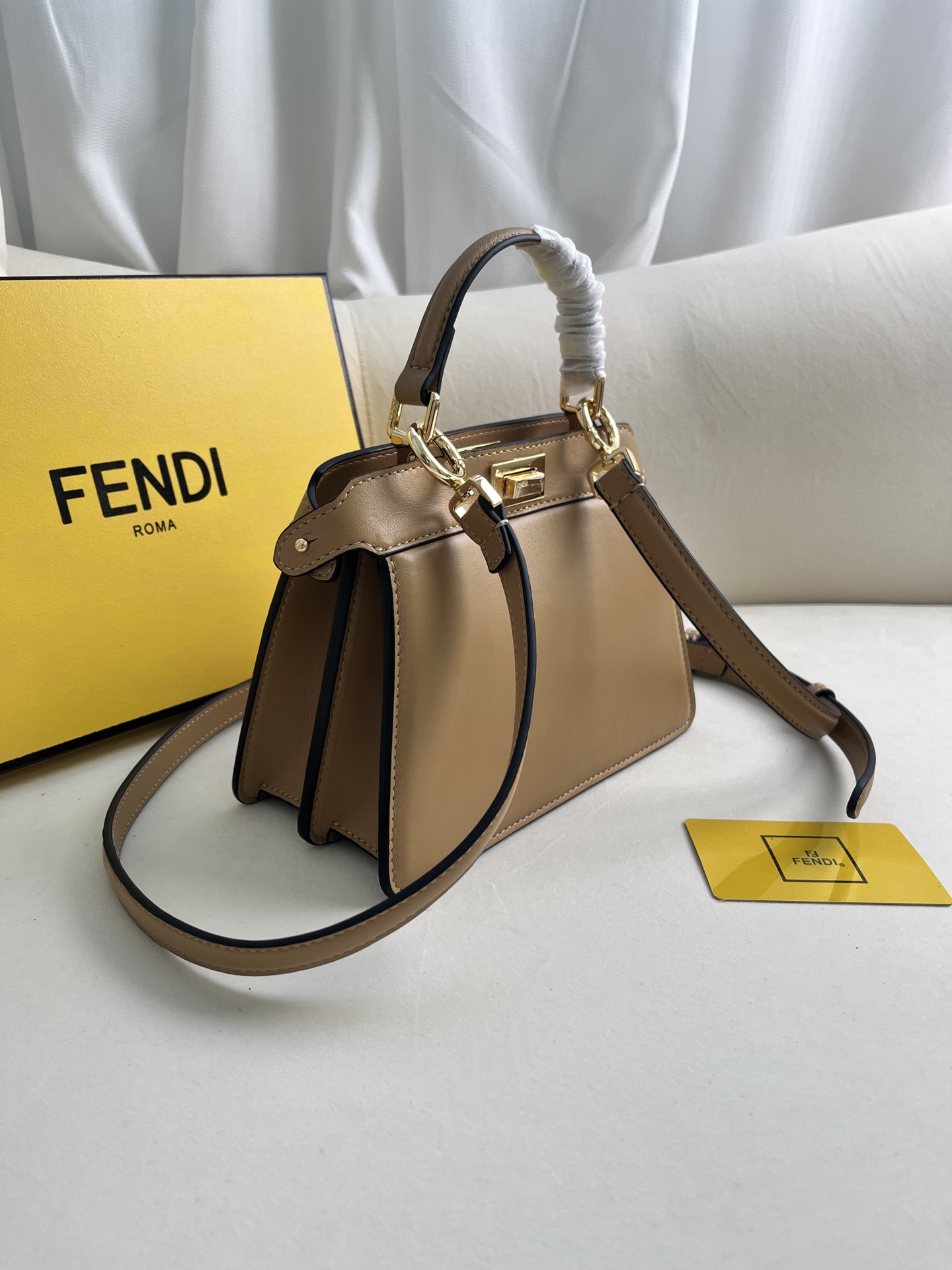 Fendi Iconic Peekaboo ISeeU Mini Leather Bag-Dark beige