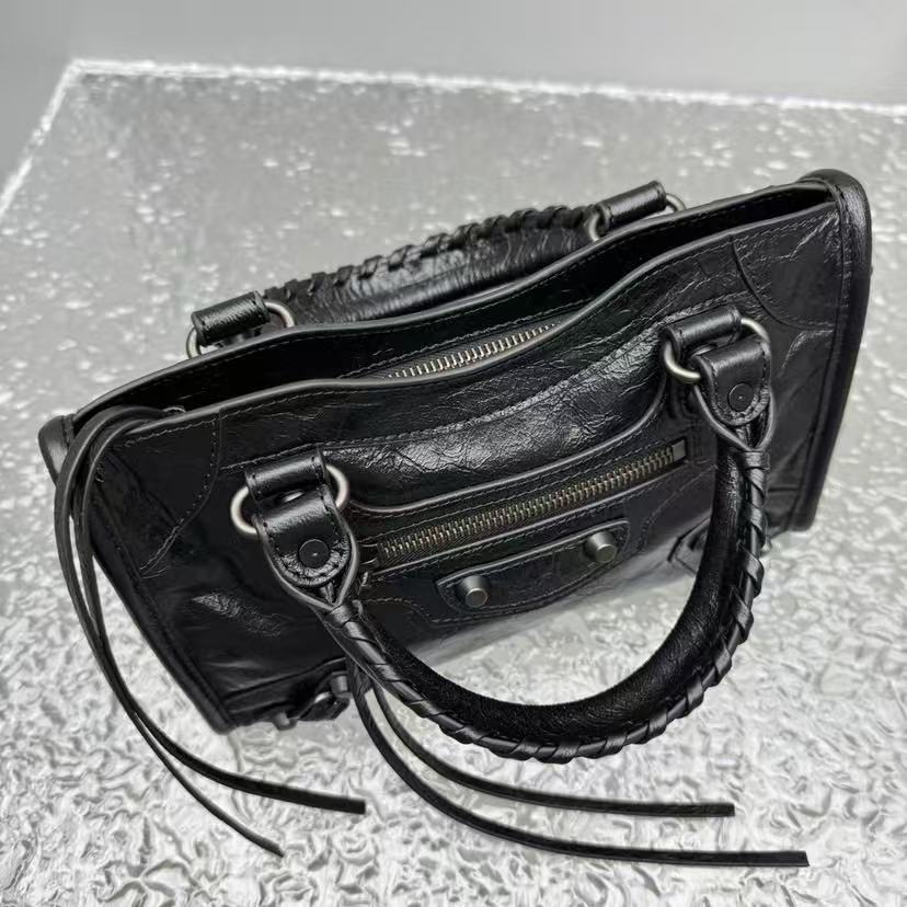 Balenciaga cracked oil wax locomotive bag