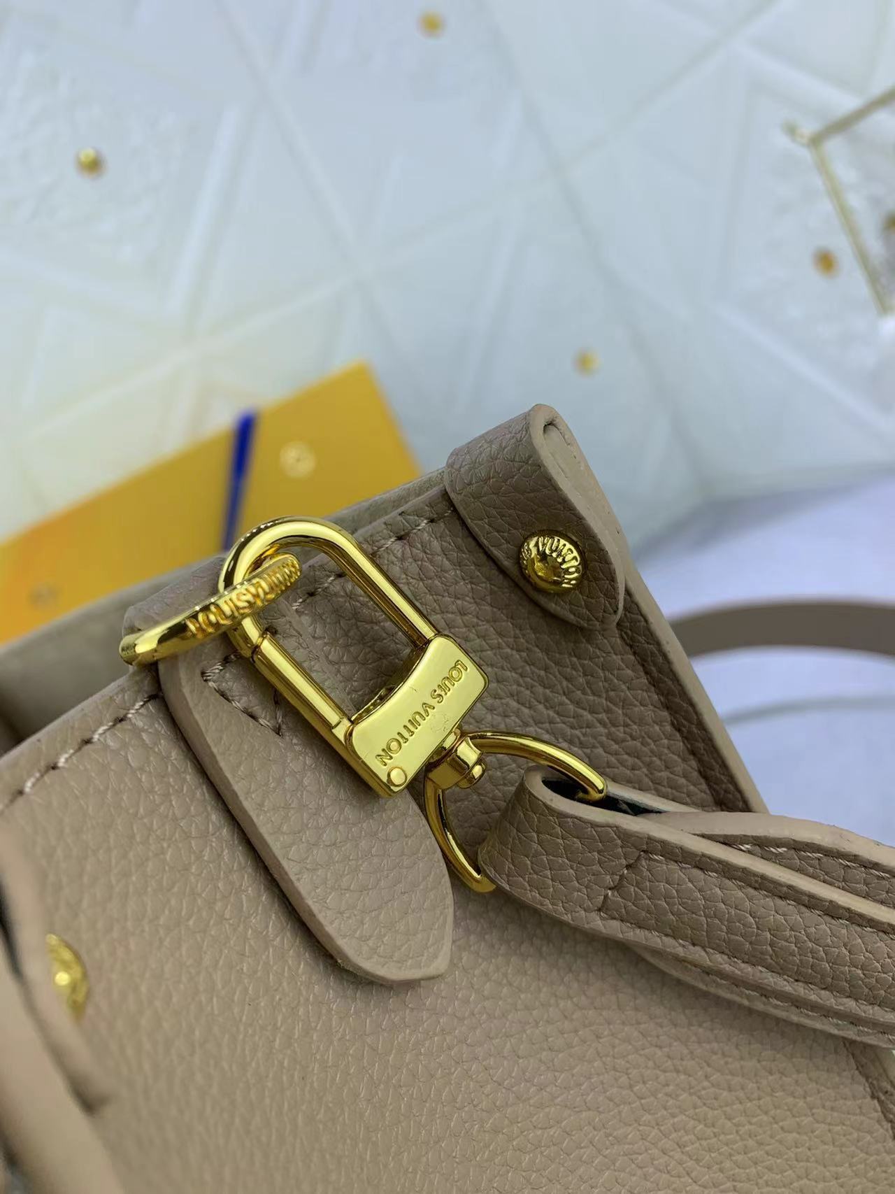 Louis Vuitton LV Business & Travel Bags Lock & Go