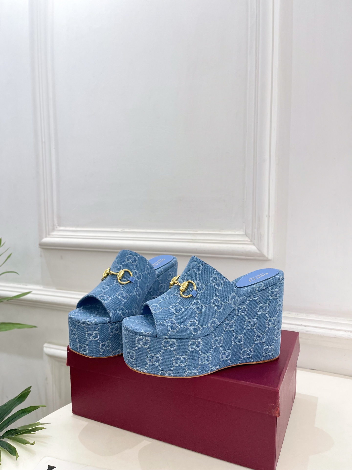Women's Gucci wedge sandal with Horsebit
