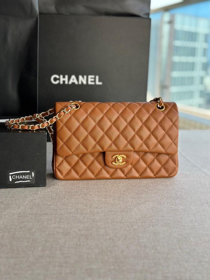 CHANEL classic flip bag