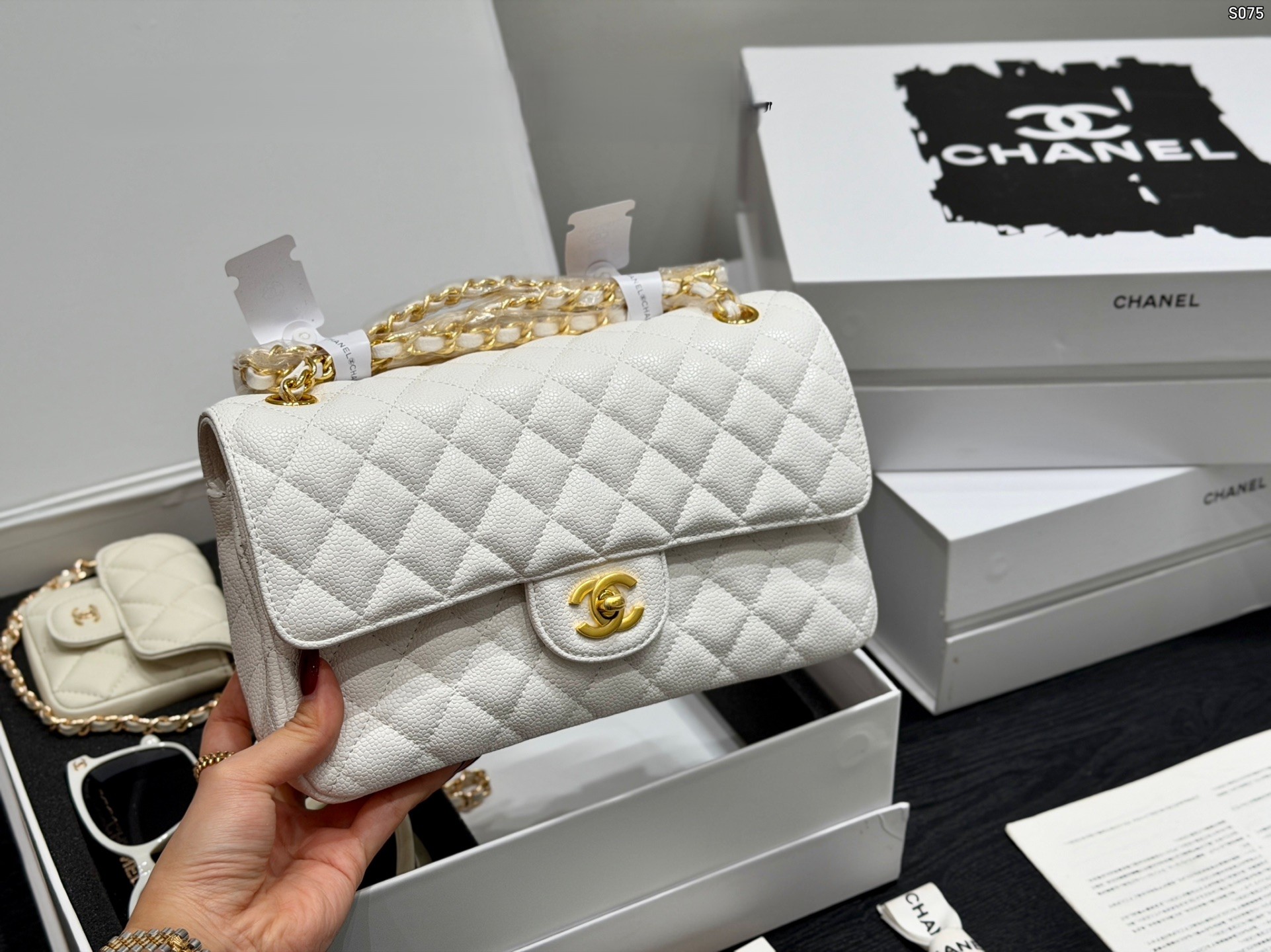 Chanel 4-Piece Gift Set：CF 25CM Caviar White Double Flap Bag & Mini Chain Coin Bag & Sunglasses & Hair Claw Clip - KAIROO