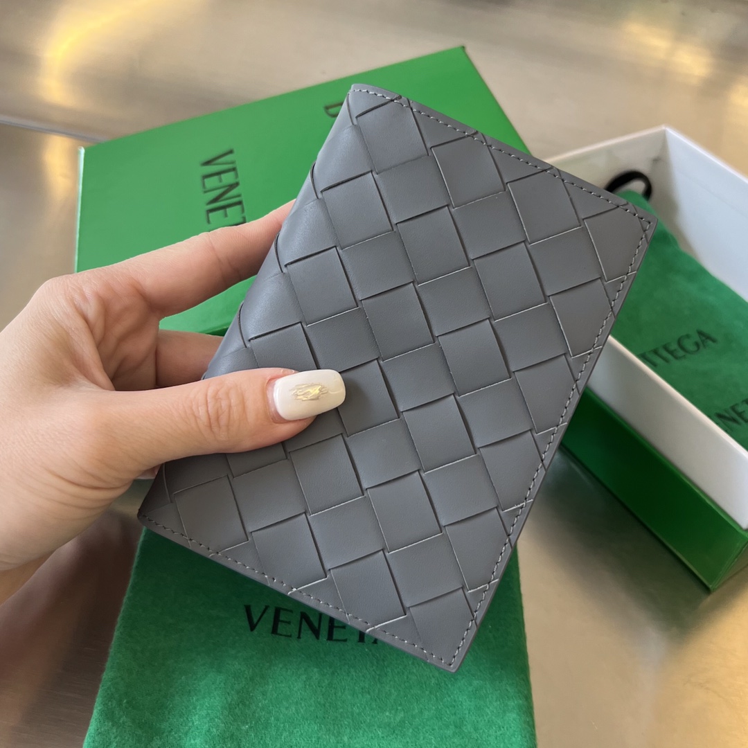 Bottega Veneta Passport Holder in  Intreccio Leather