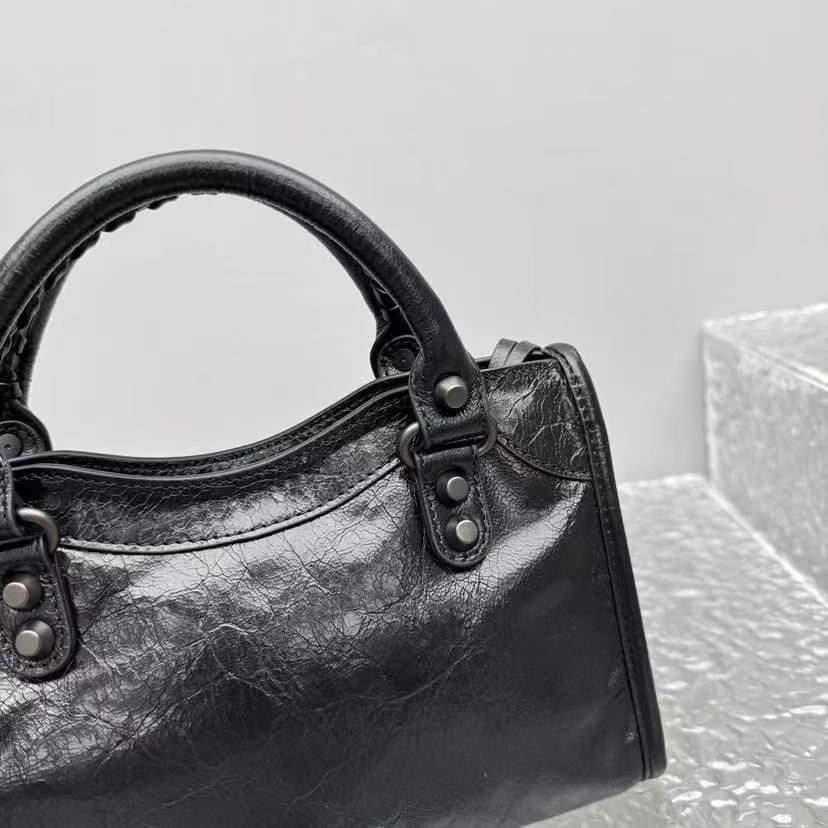 Balenciaga cracked oil wax locomotive bag