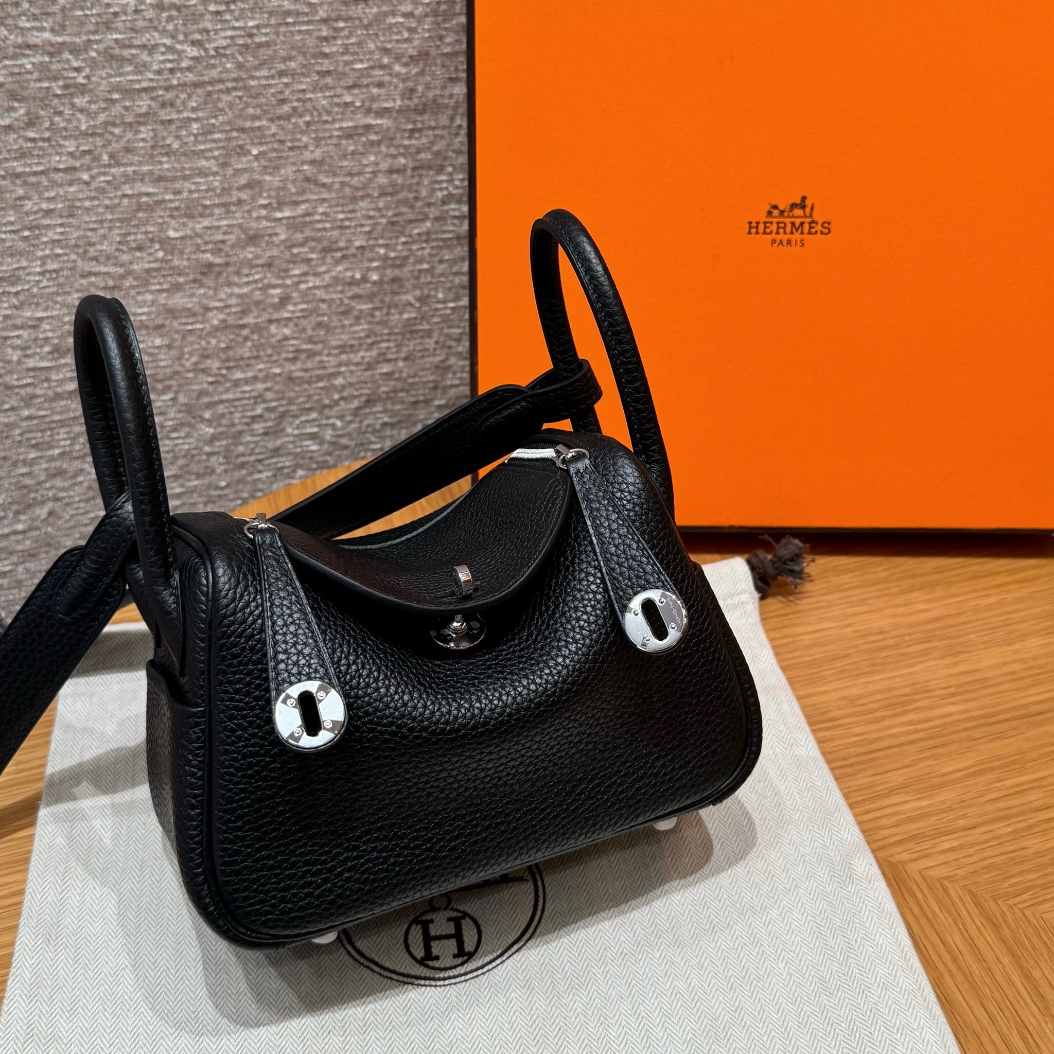 Hermes Black Clemence Mini Lindy 20