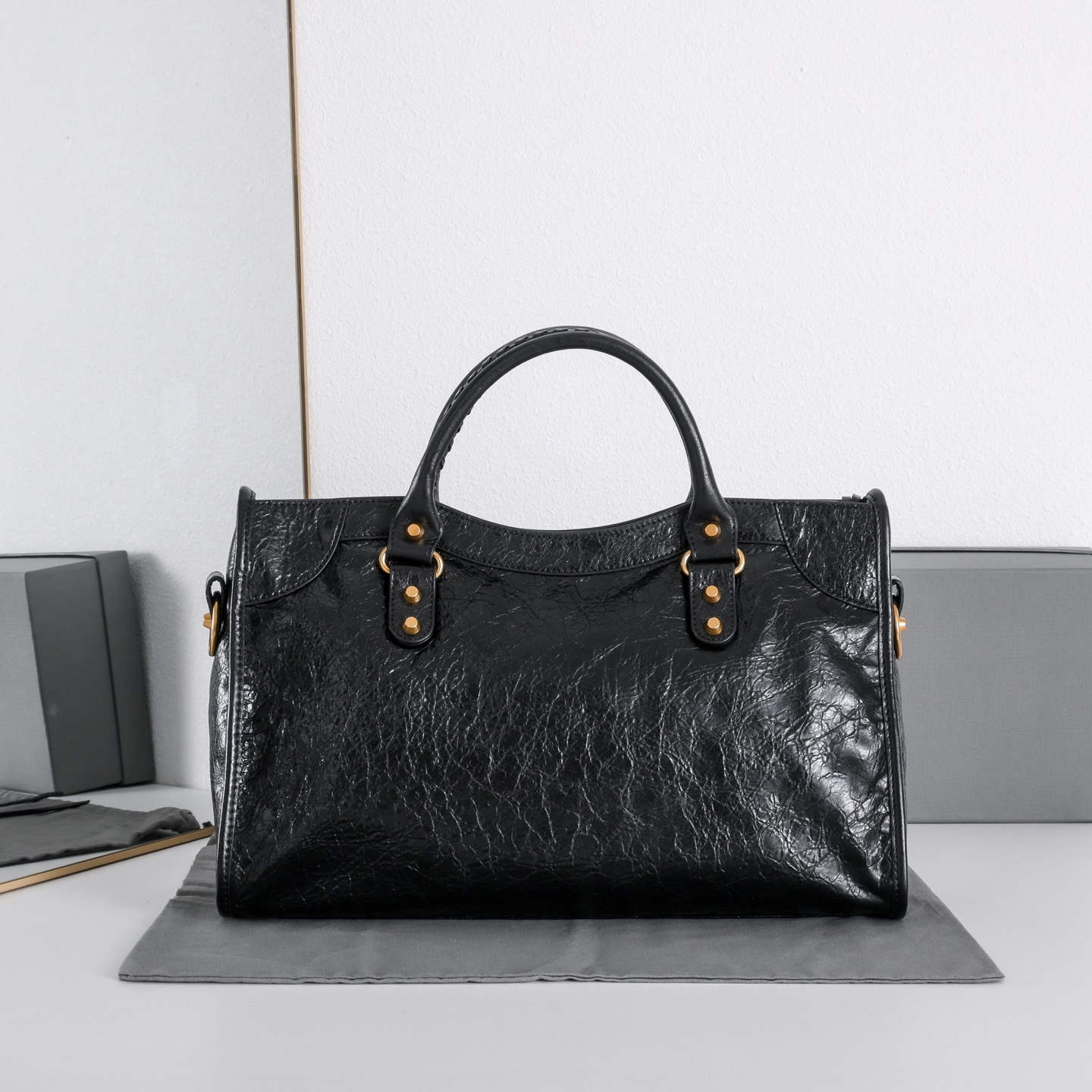 𝐁alenciaga Le City Bag Medium in light Black Lambskin