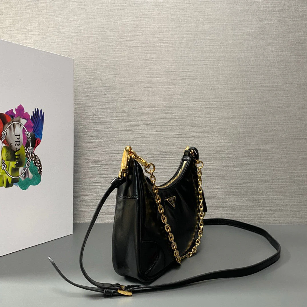 Prada hobo bag 22cm re-edition 2005 black calfskin