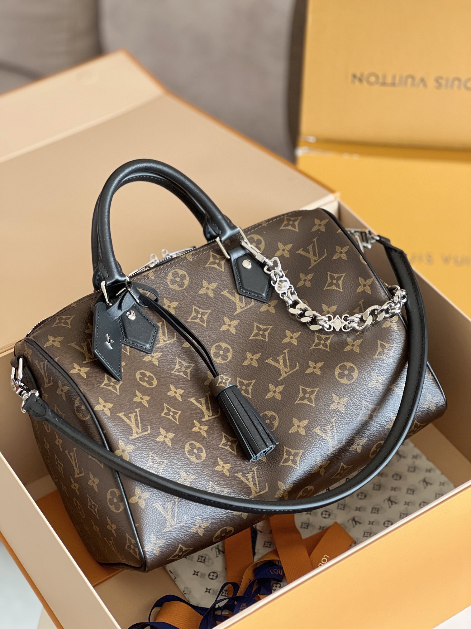 Louis Vuitton LV speedy soft 30 dark handbag