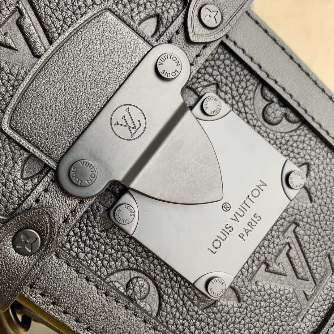 Louis Vuitton LV Vertical Trunk Wearable Wallet M82070