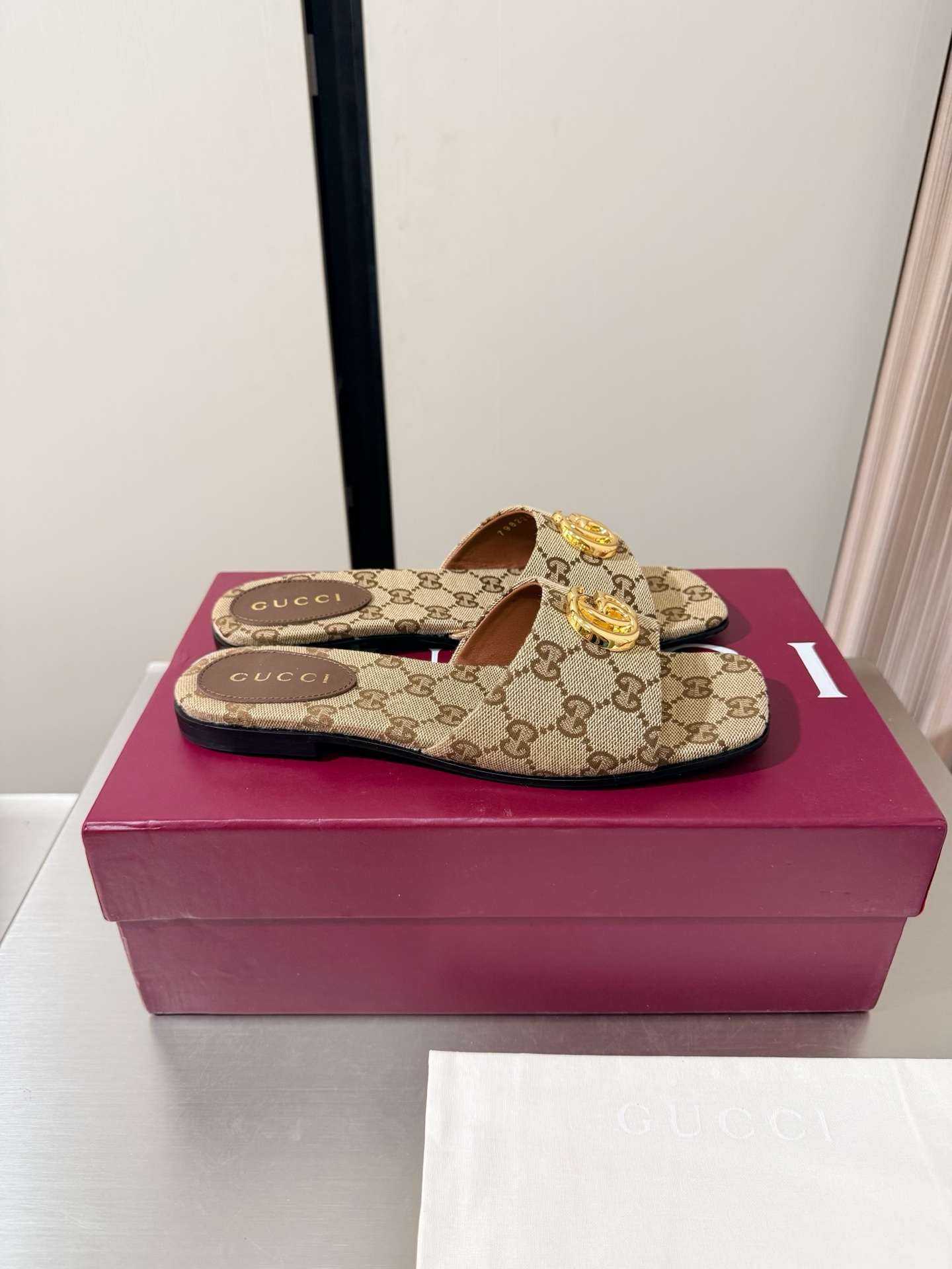 Women's Gucci Flat slide sandal with Double G