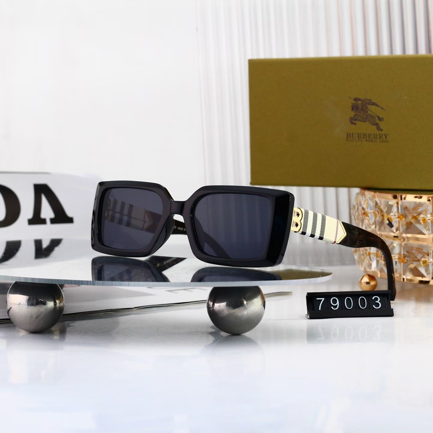 Burberry Check Detail Square Sunglasses - KAIROO